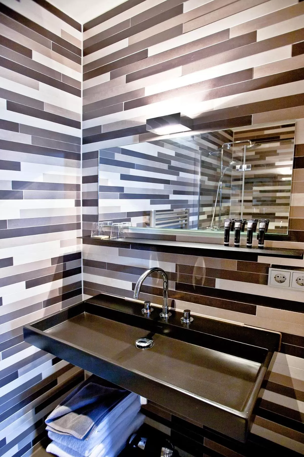 Bathroom, Kitchen/Kitchenette in V Lofts