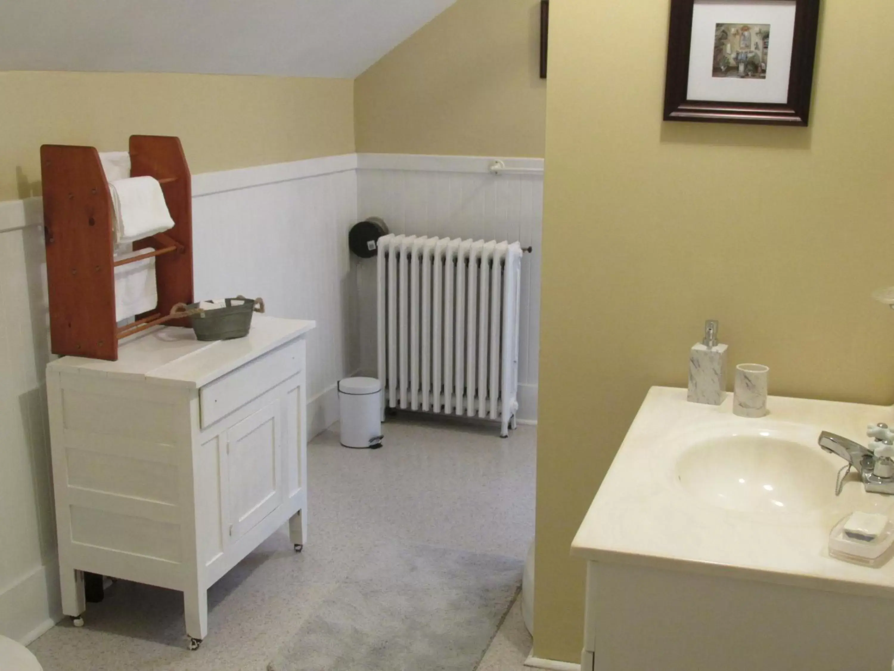 Bathroom in Burnbrae Farm & Paradise Inn