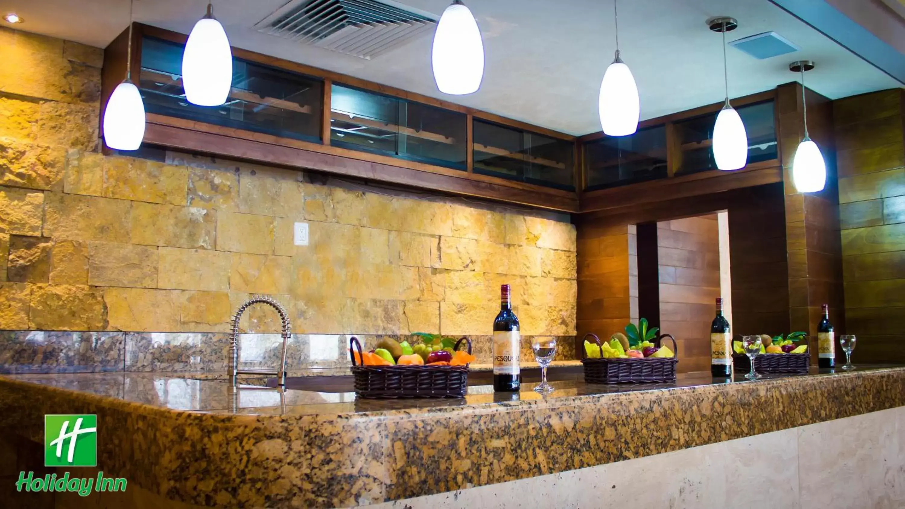 Lounge or bar in Holiday Inn Orizaba, an IHG Hotel