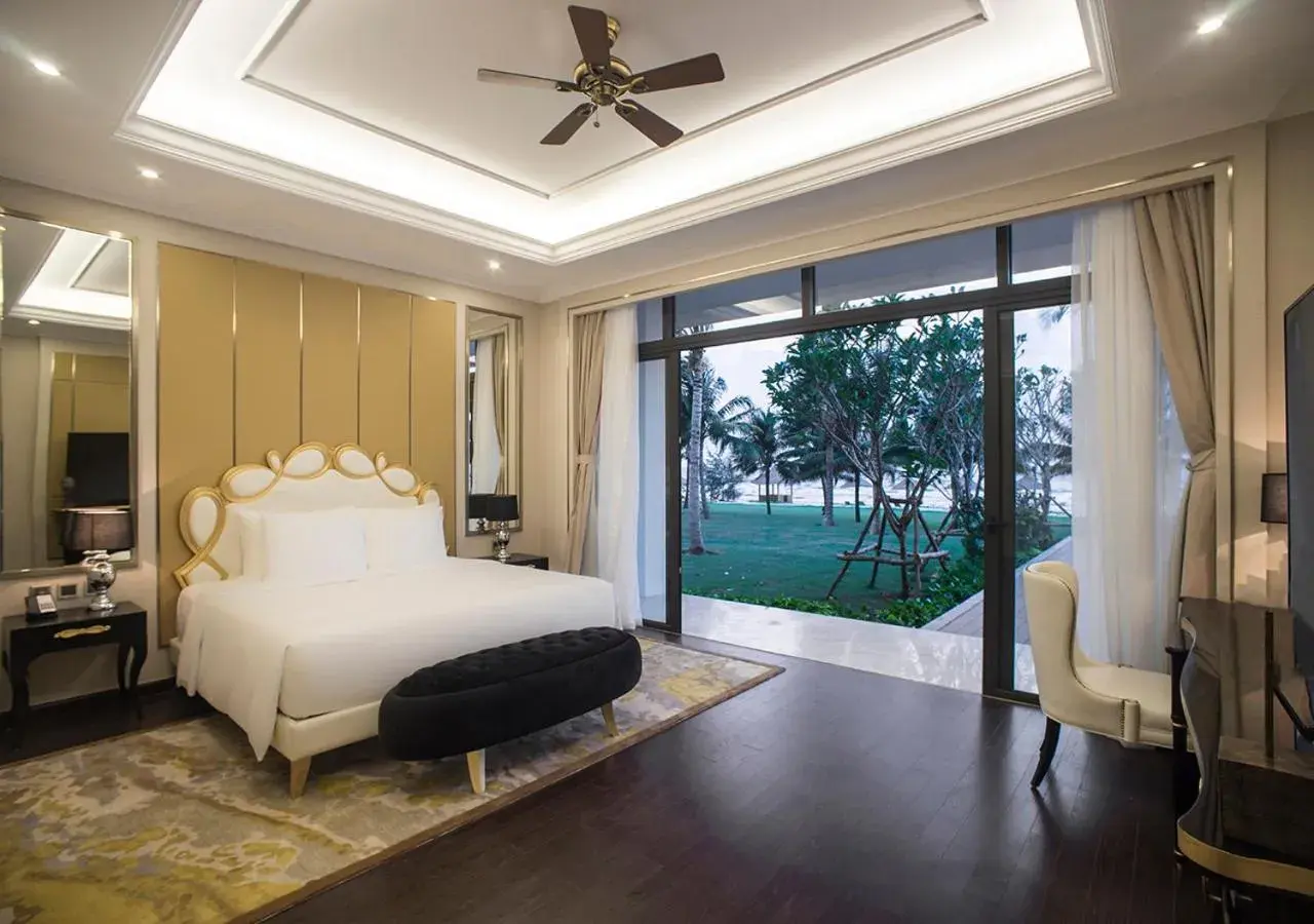 Bedroom, Bed in Radisson Blu Resort Phu Quoc