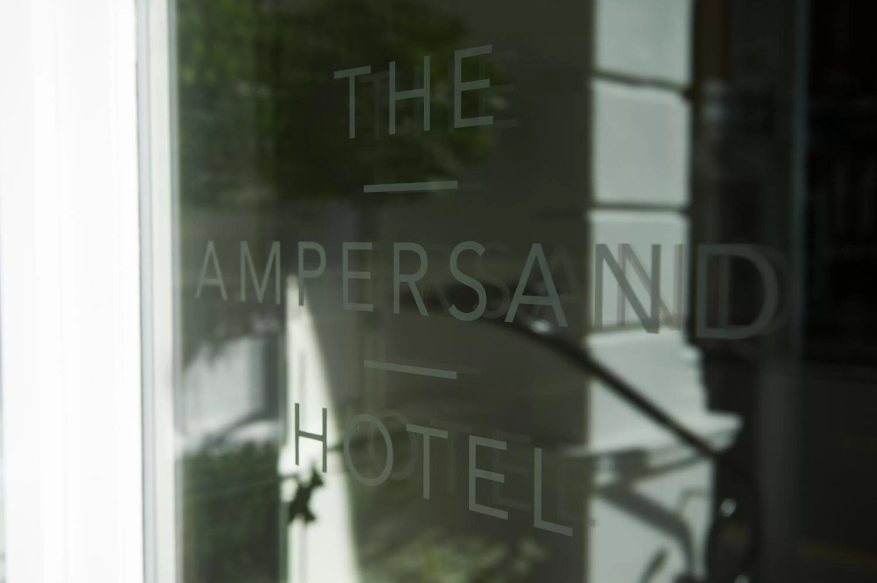 Logo/Certificate/Sign in The Ampersand Hotel - Small Luxury Hotels of the World