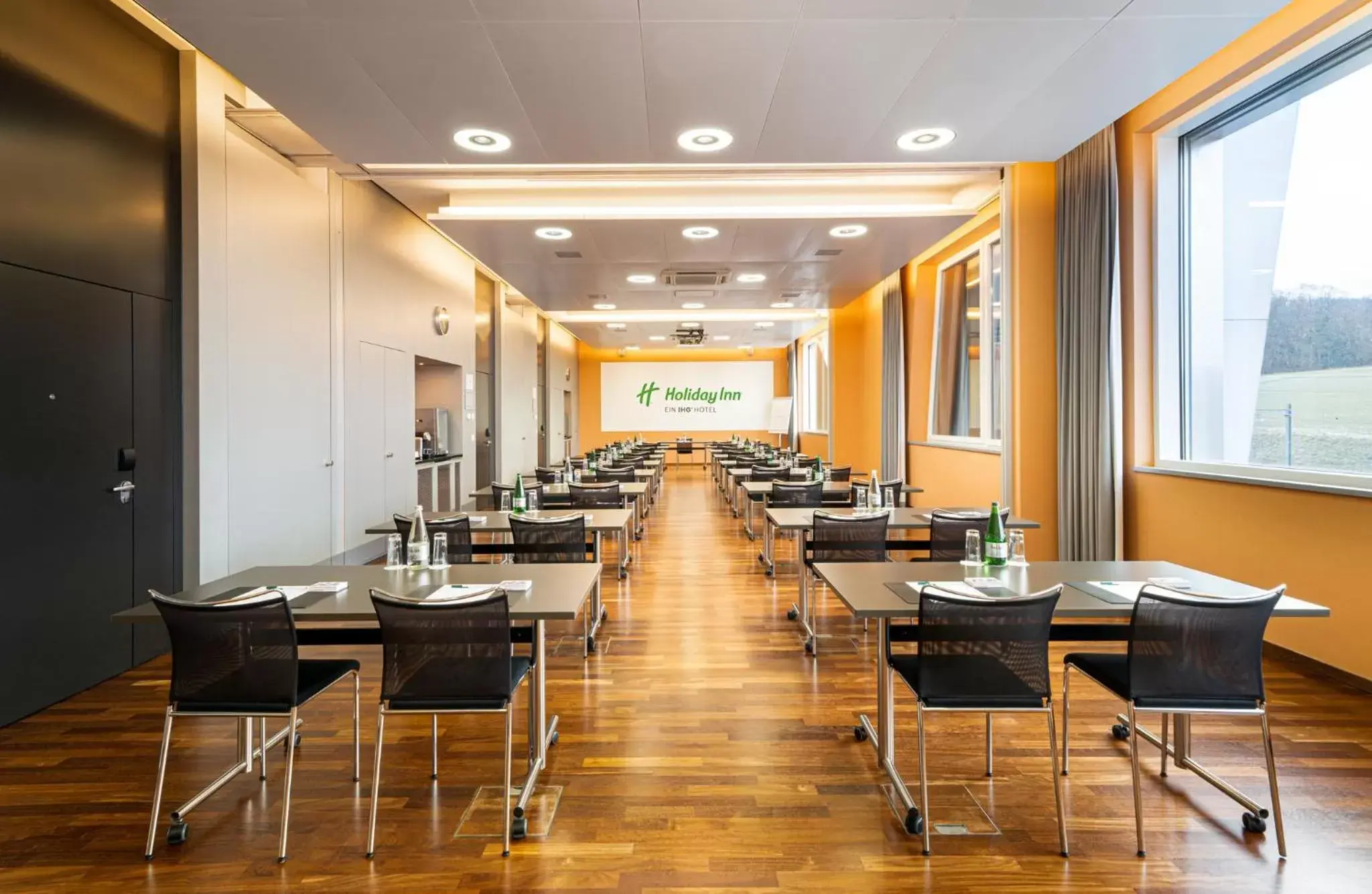 Meeting/conference room, Restaurant/Places to Eat in Holiday Inn Bern Westside, an IHG Hotel