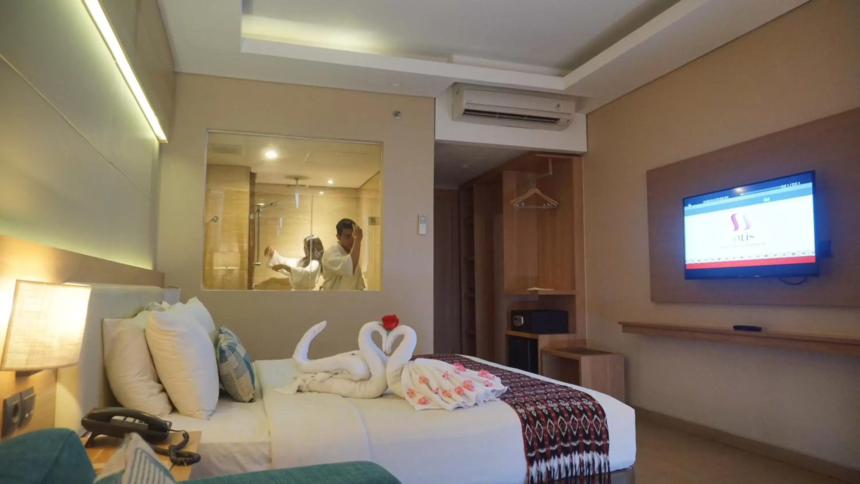 Bathroom, TV/Entertainment Center in Sotis Hotel Kupang