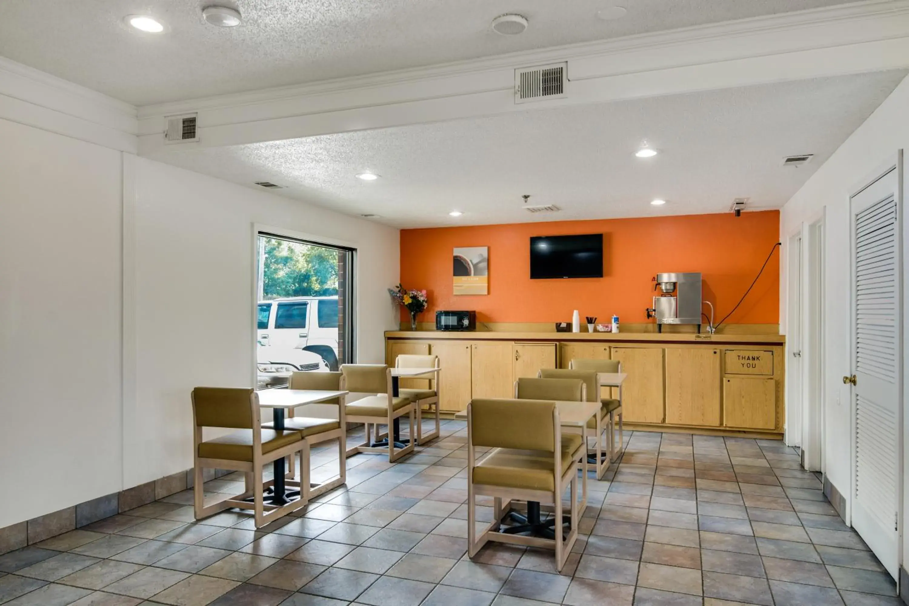 Lobby or reception, Restaurant/Places to Eat in Motel 6-Waukegan, IL