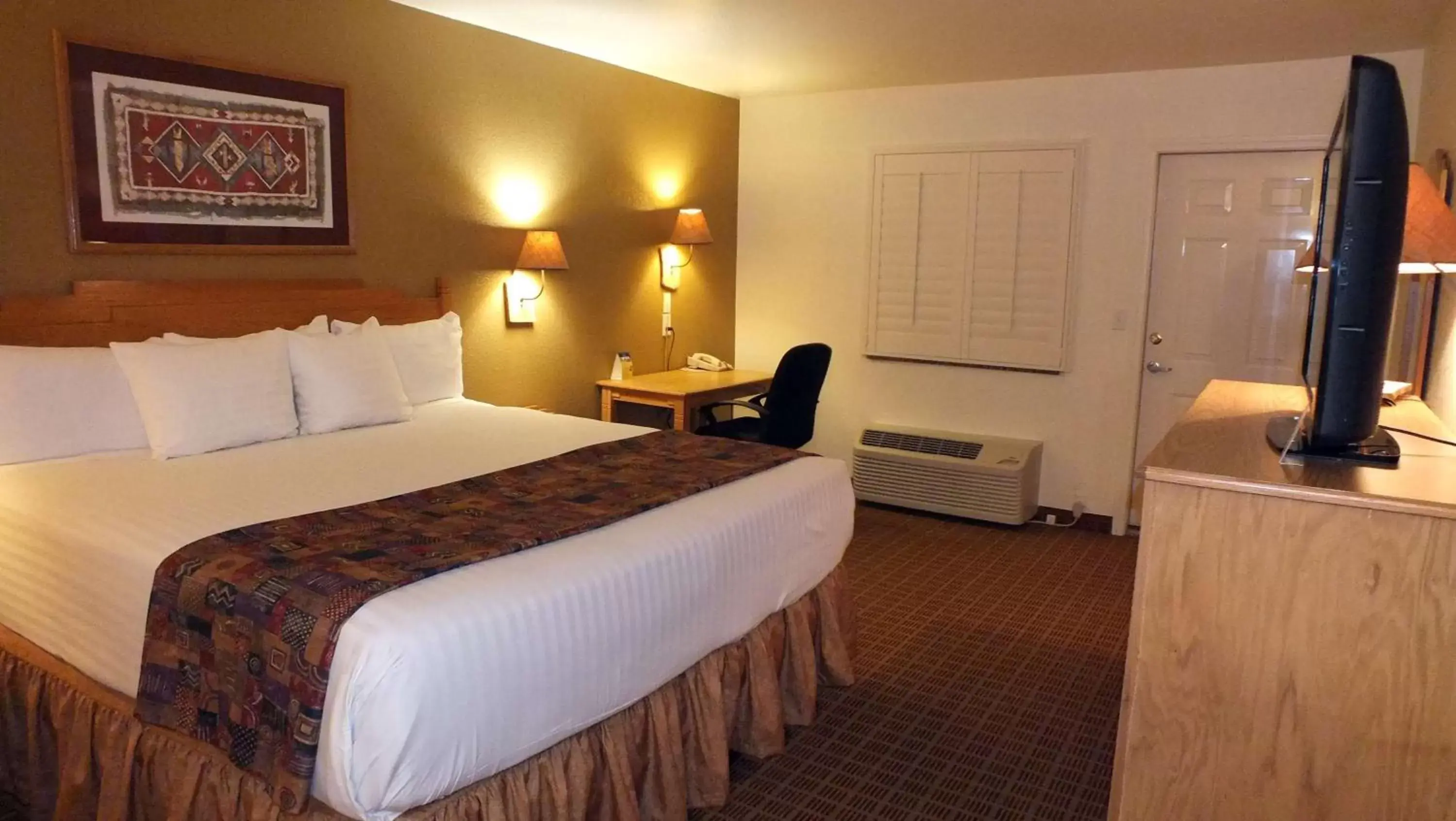 Photo of the whole room, Bed in Best Western Gold Canyon Inn & Suites