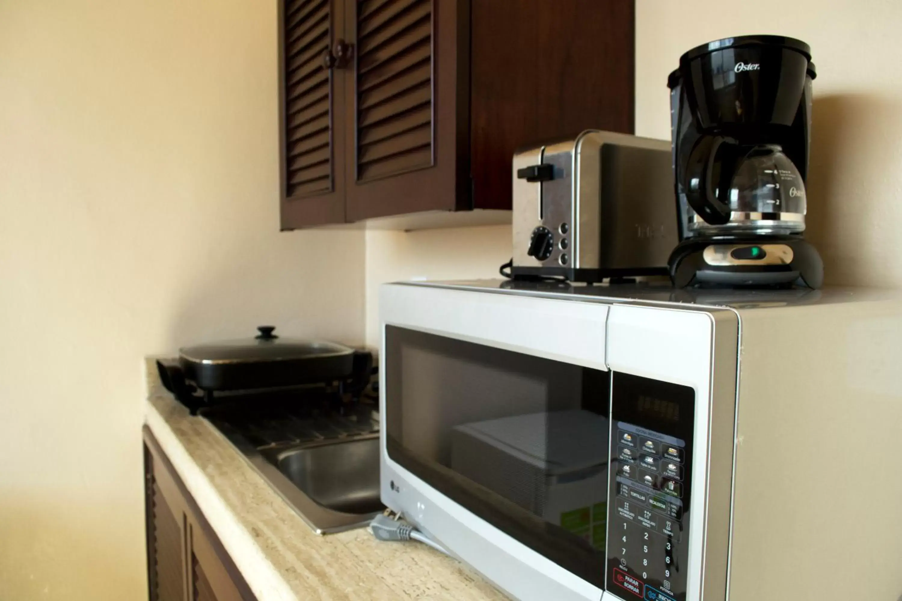 Coffee/tea facilities, Kitchen/Kitchenette in "5TH AVENUE" Sol del Caribe Apart Hotel "by BFH"