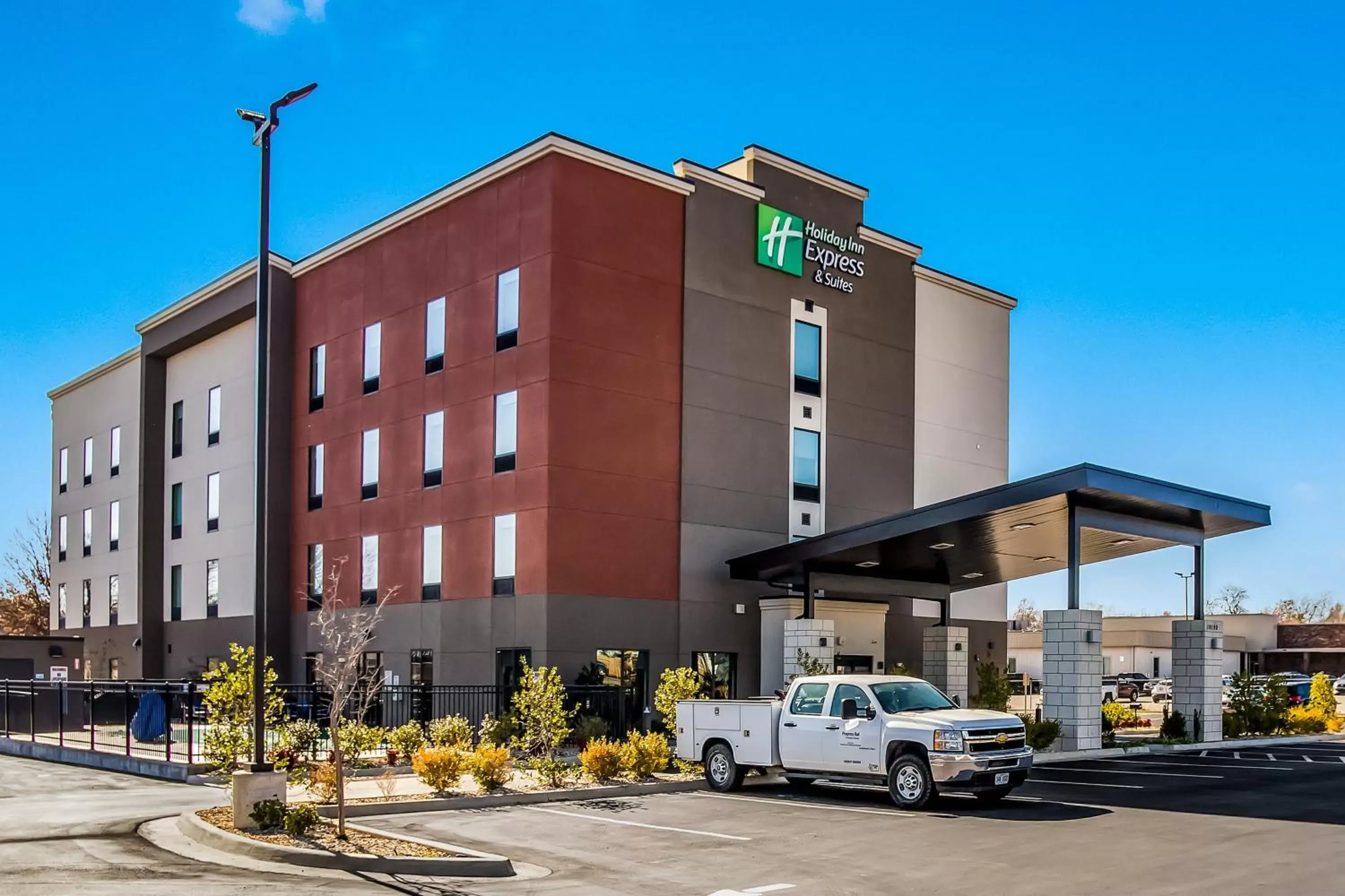 Property Building in Holiday Inn Express & Suites Tulsa East - Catoosa, an IHG Hotel