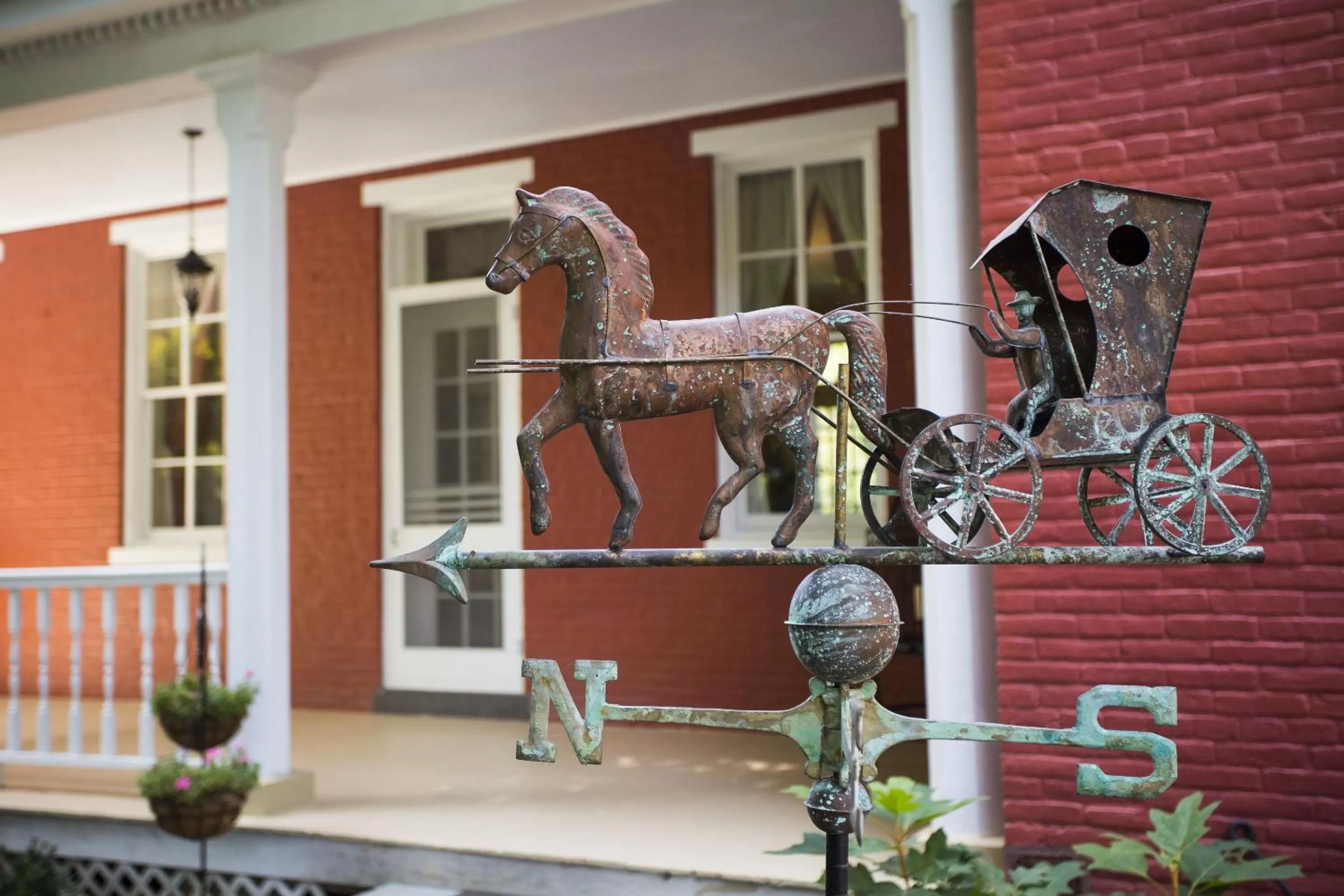 Property building, Facade/Entrance in The Hollinger House