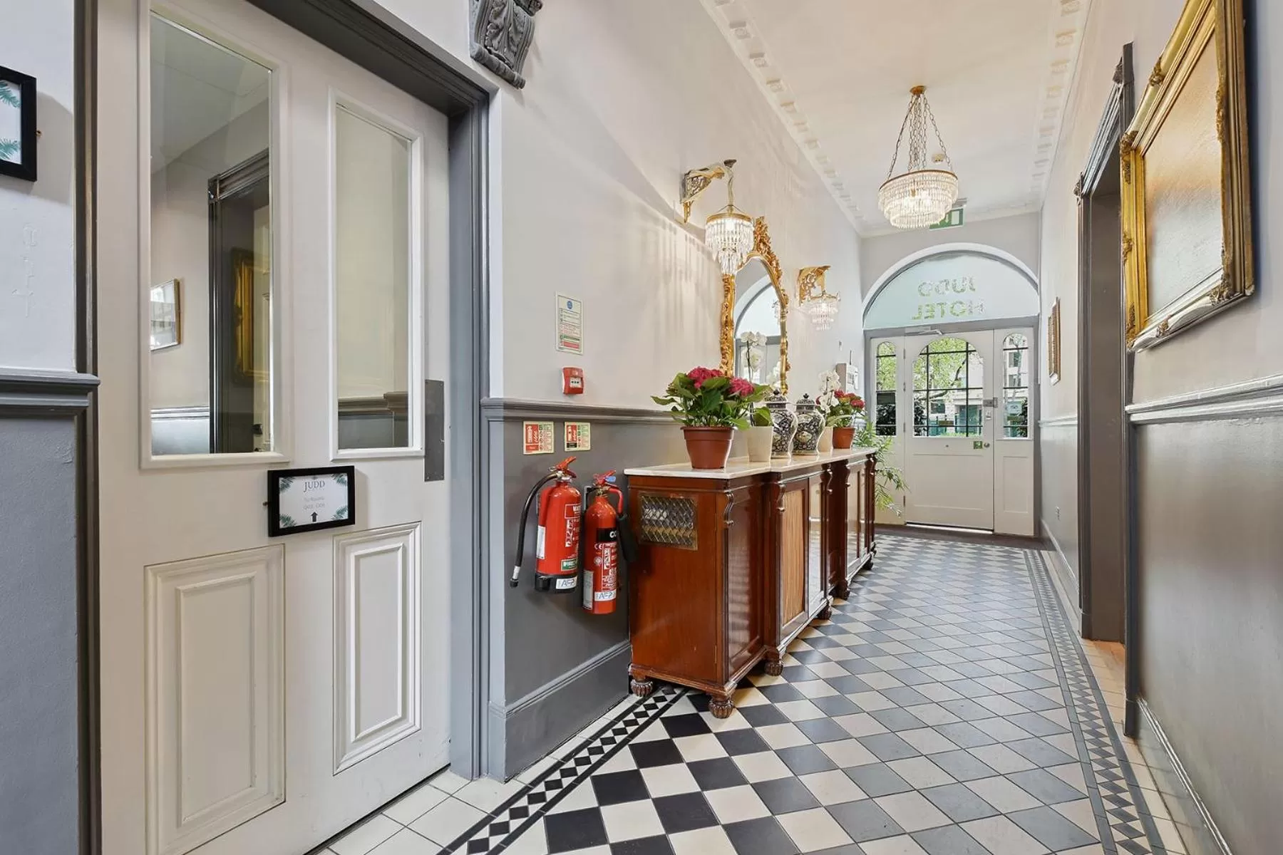 Lobby or reception in The Judd Hotel