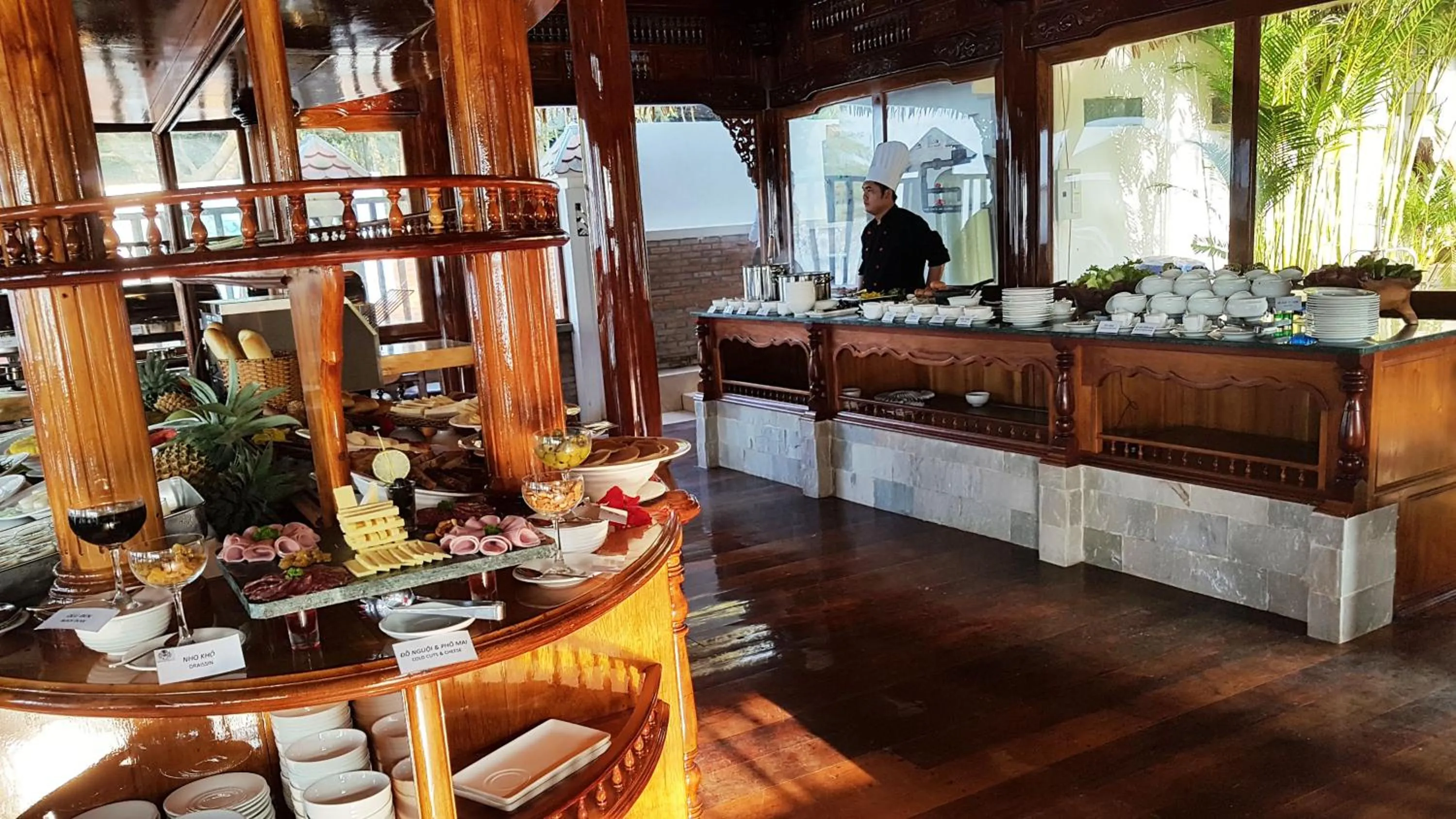 Restaurant/places to eat in Coco Palm Beach Resort