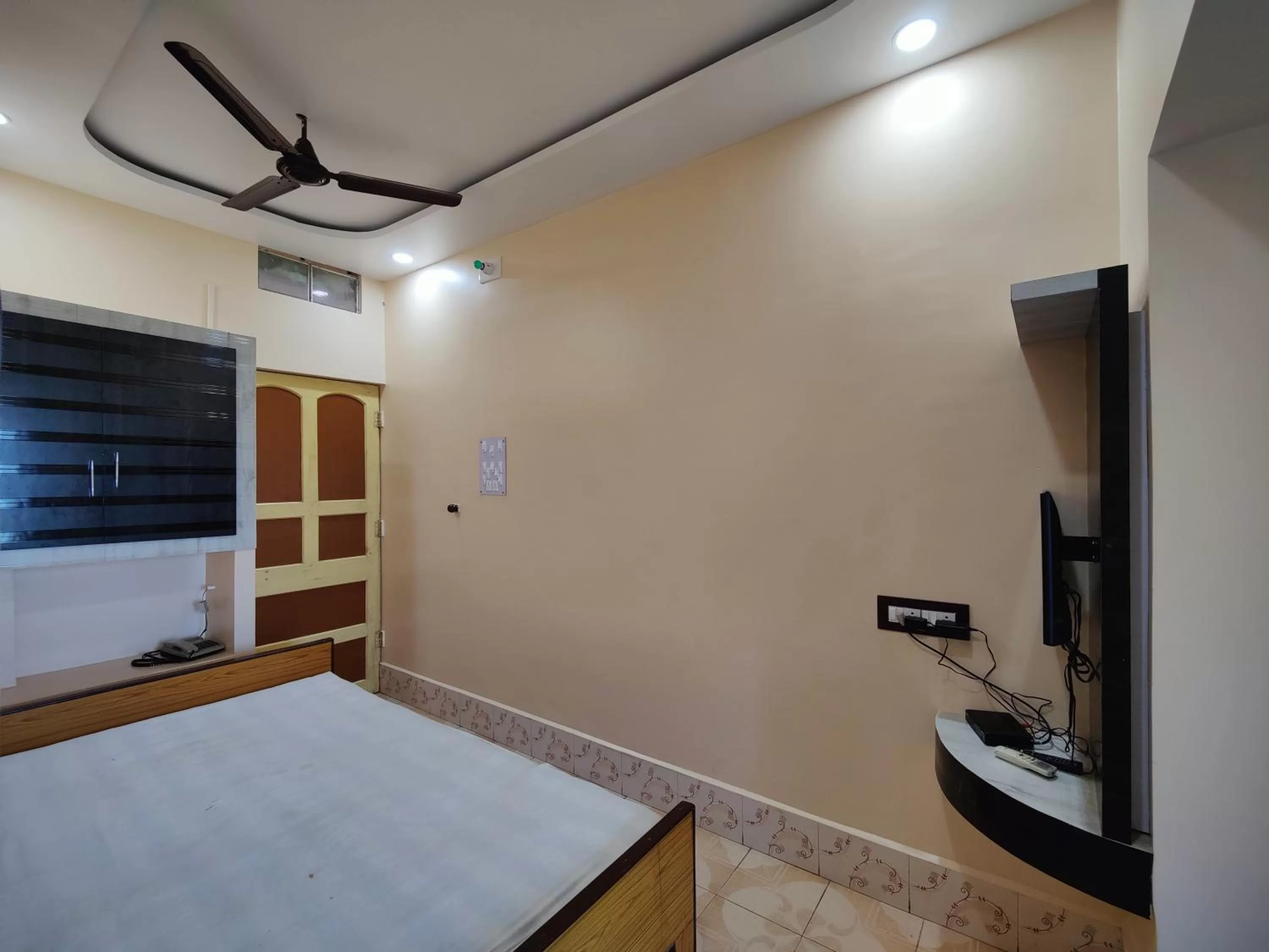 TV/Entertainment Center in Monalisa Lodge