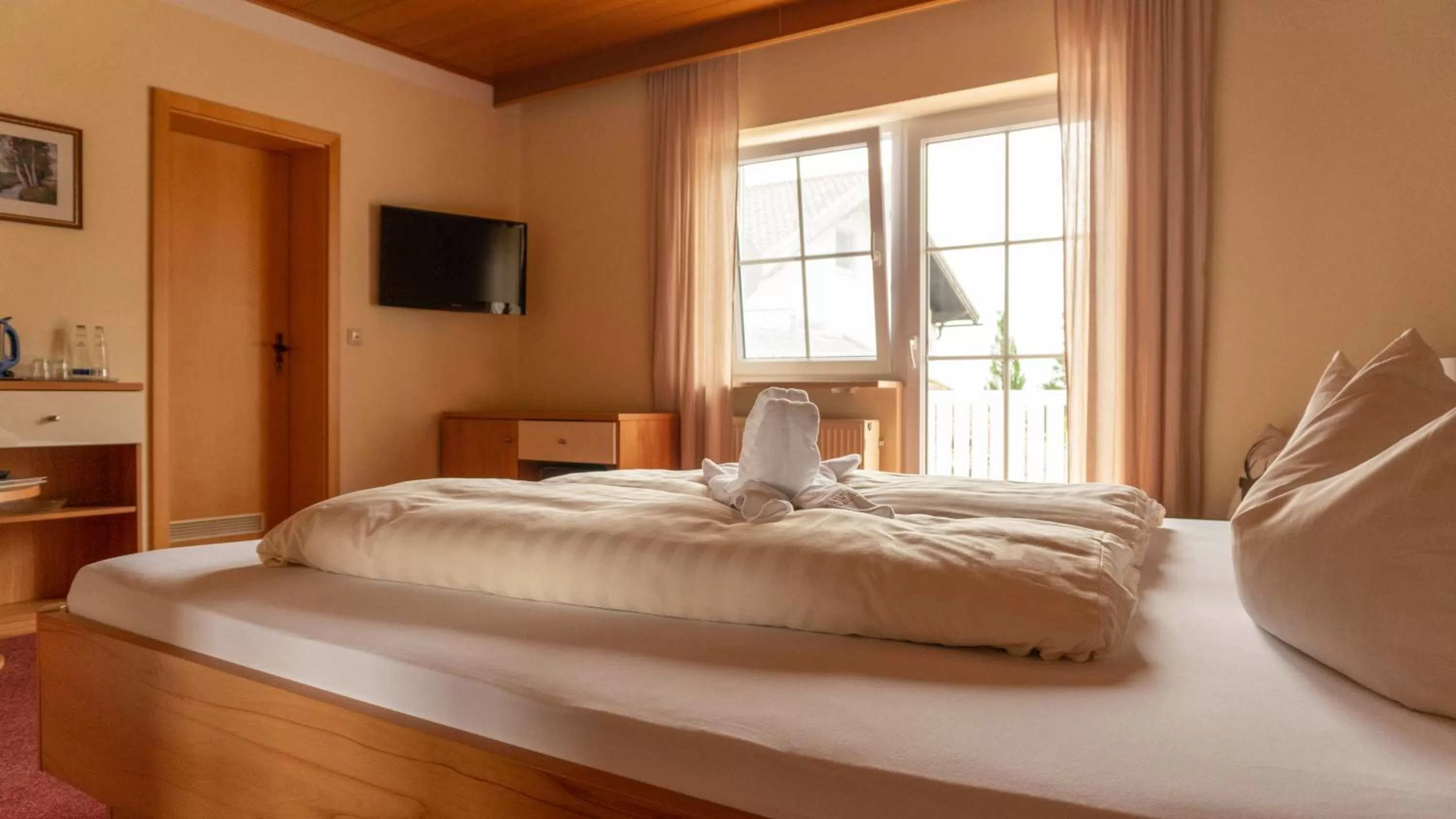 TV and multimedia, Bed in Hotel "Haus am Berg"