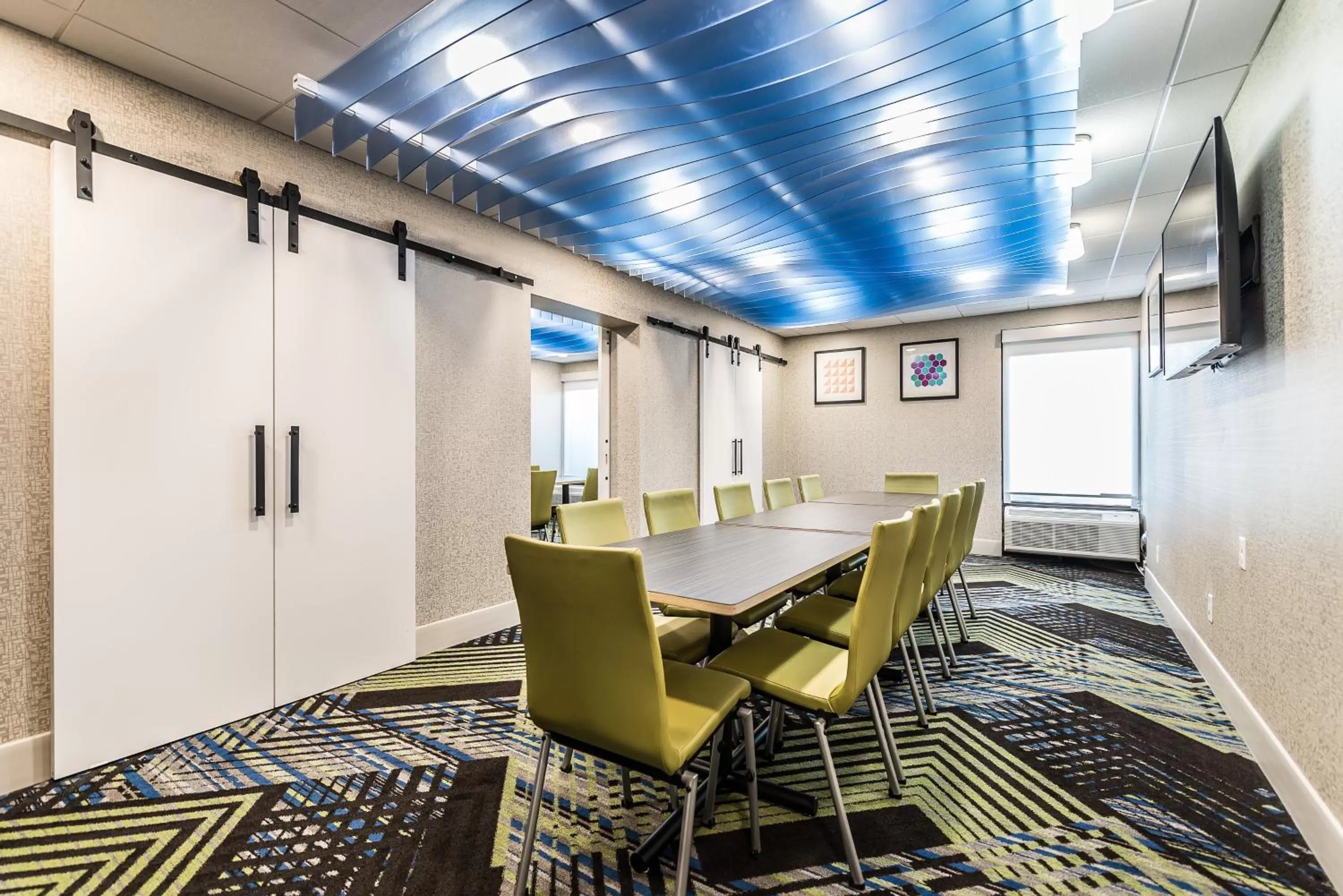 Meeting/conference room in Holiday Inn Express Flint-Campus Area by IHG