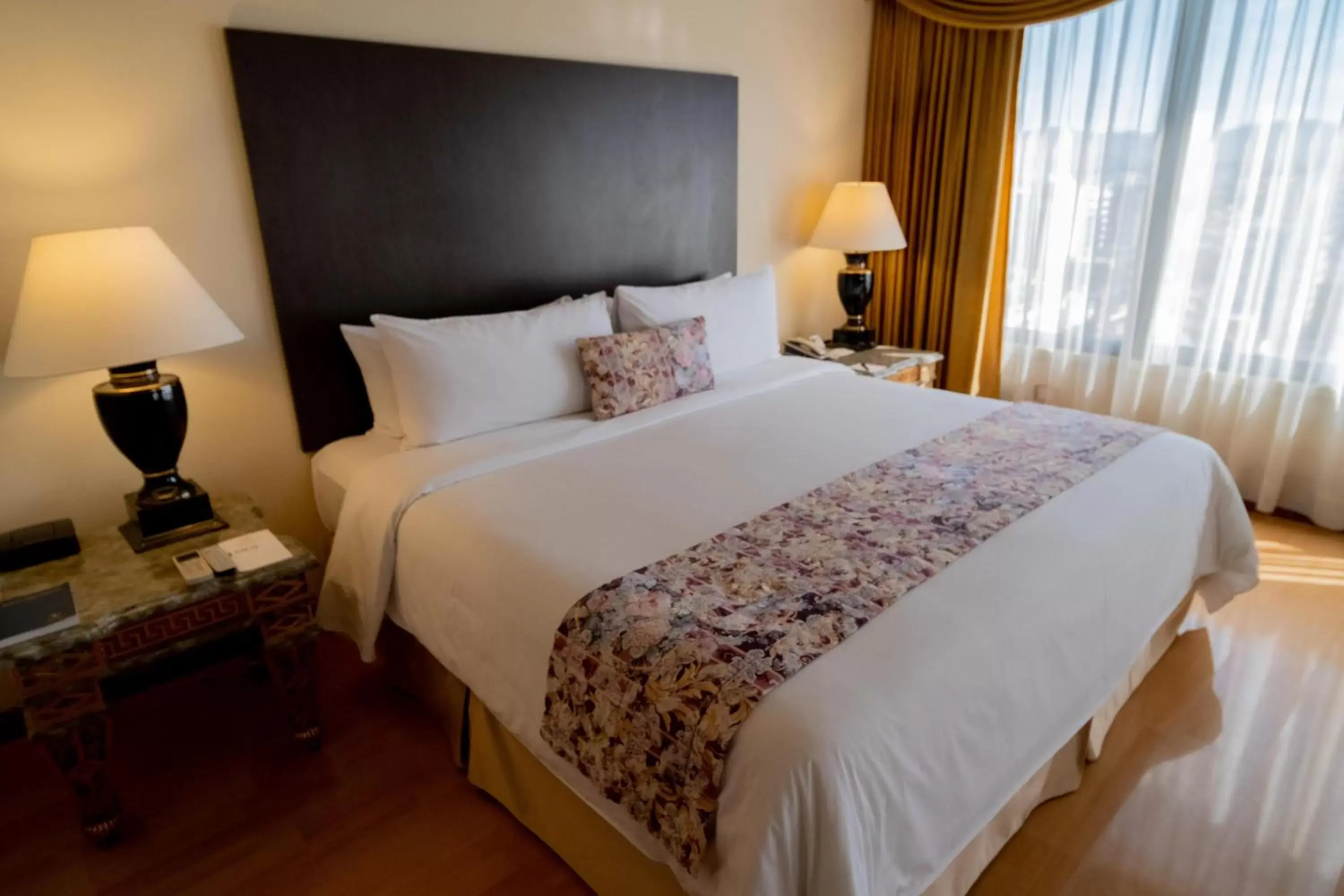Bedroom, Bed in La Quinta by Wyndham Quito