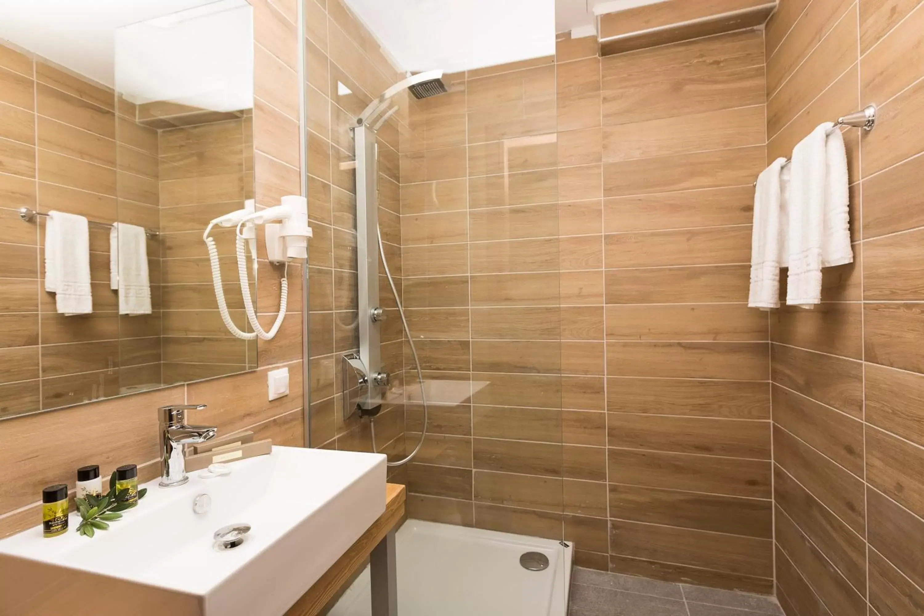 Bathroom in Plaza Hotel, Philian Hotels and Resorts