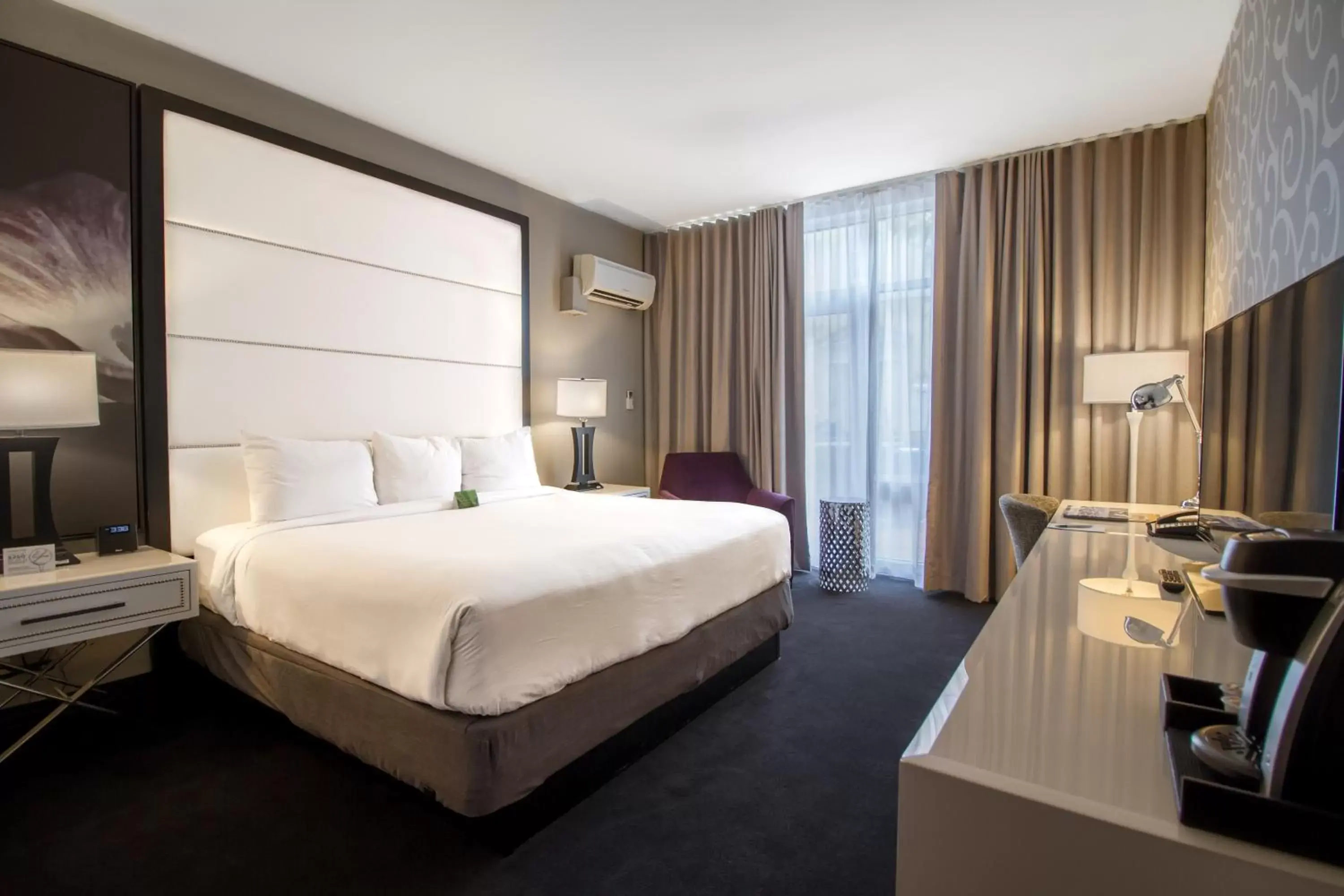TV and multimedia, Bed in TRYP by Wyndham Savannah