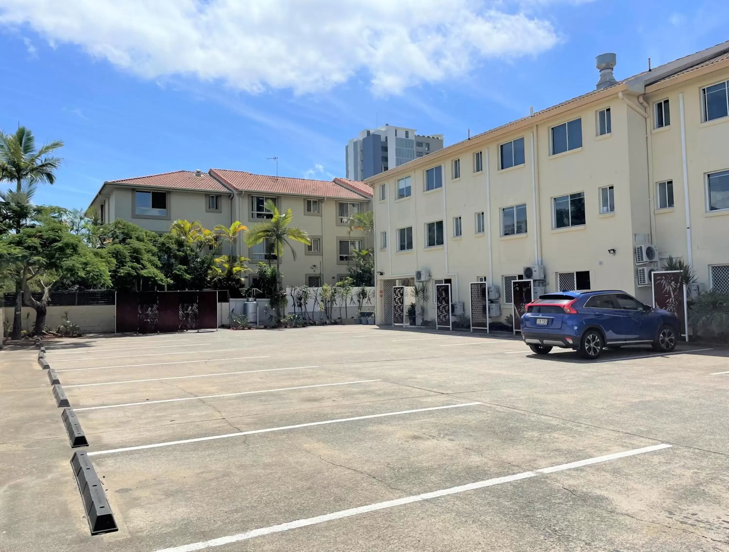 Parking, Property Building in Burleigh Gold Coast Motel