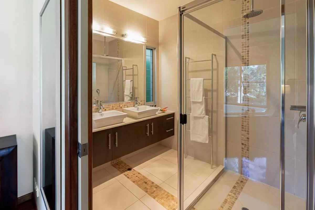 Lake Weyba Cottages Noosa