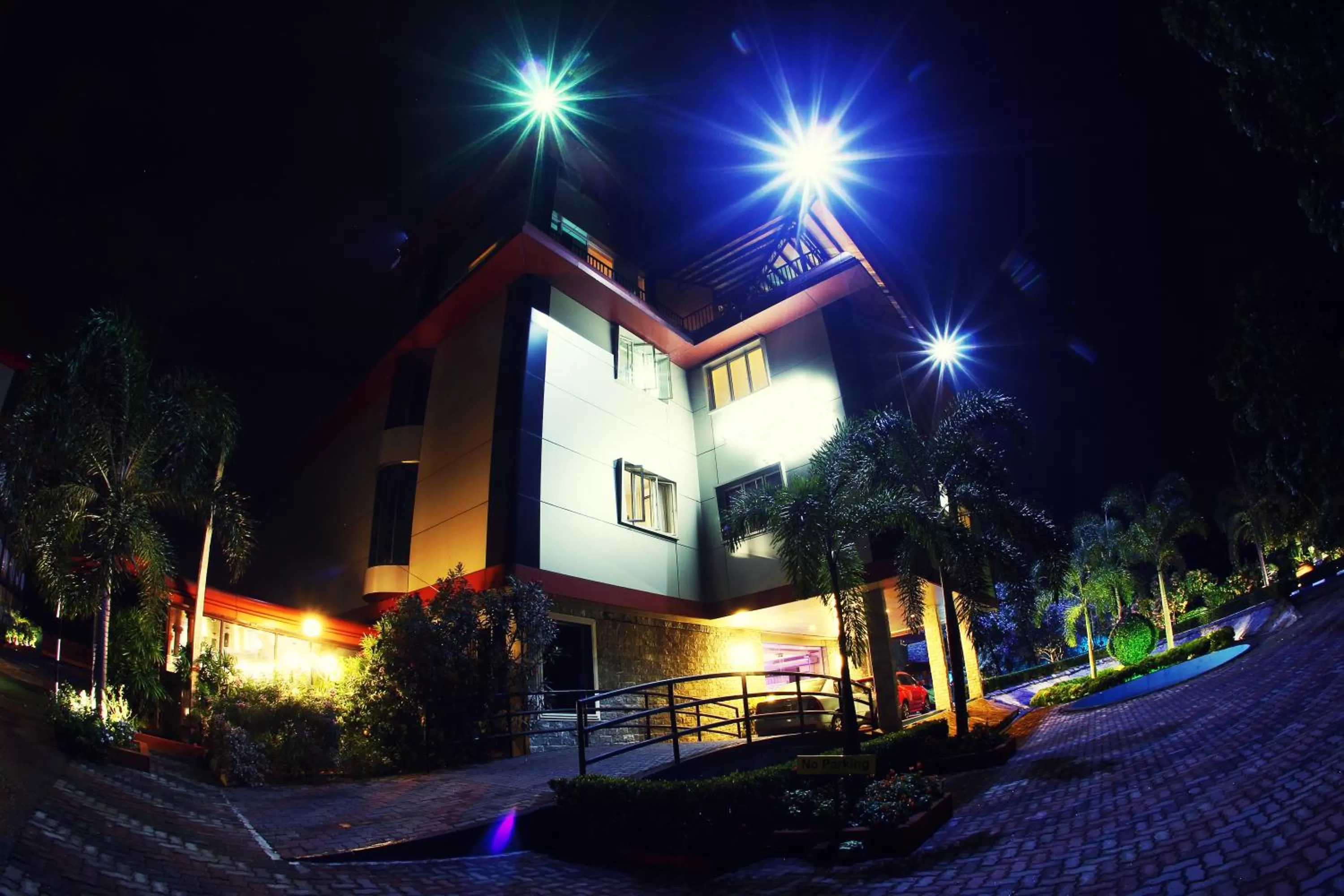 Opulent River Face Hotel