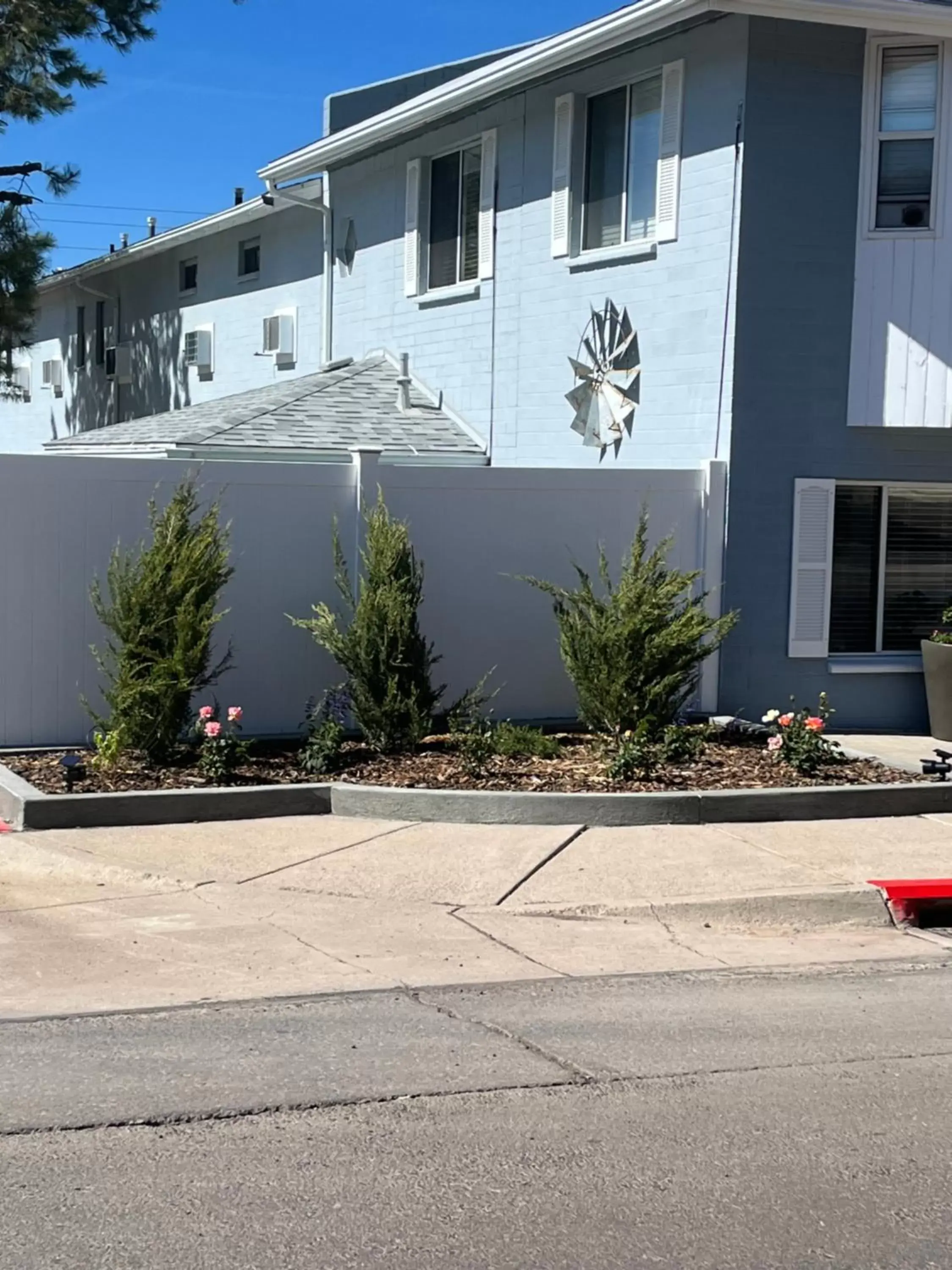 Garden, Property Building in El Rancho Motel