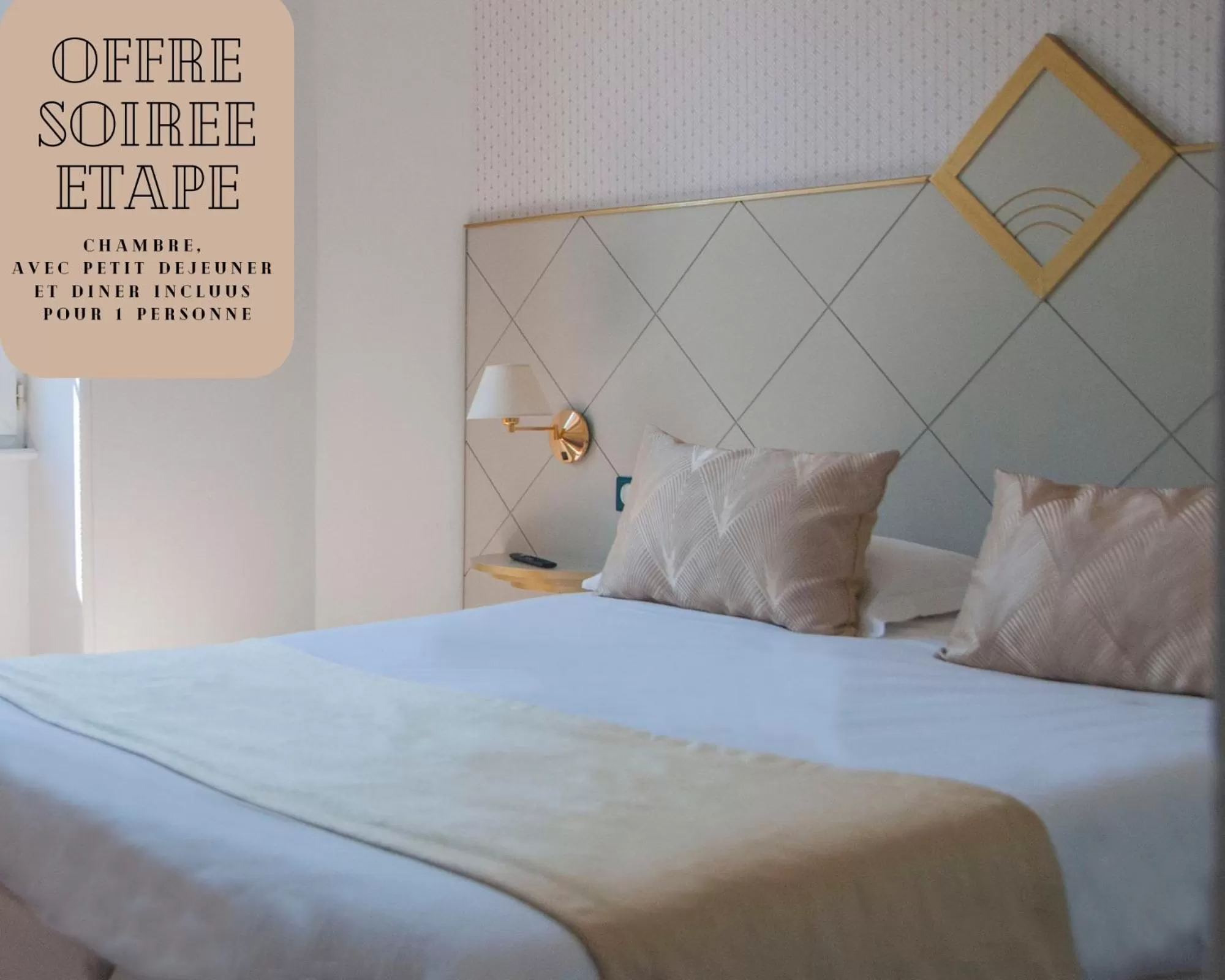 Bedroom, Bed in The Originals City, Hôtel Bristol, Le Puy-en-Velay