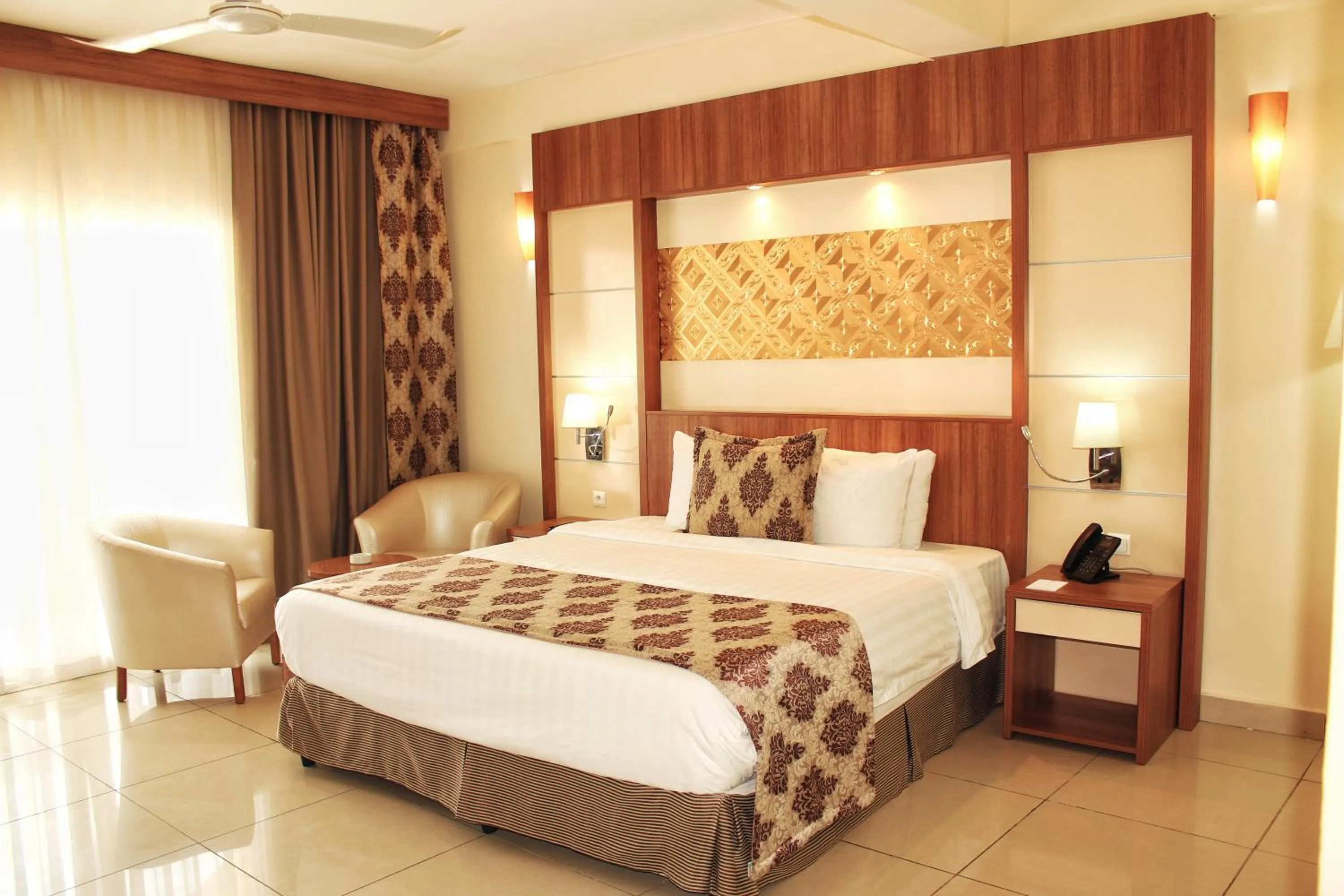 Photo of the whole room, Bed in Atlantic Hotel