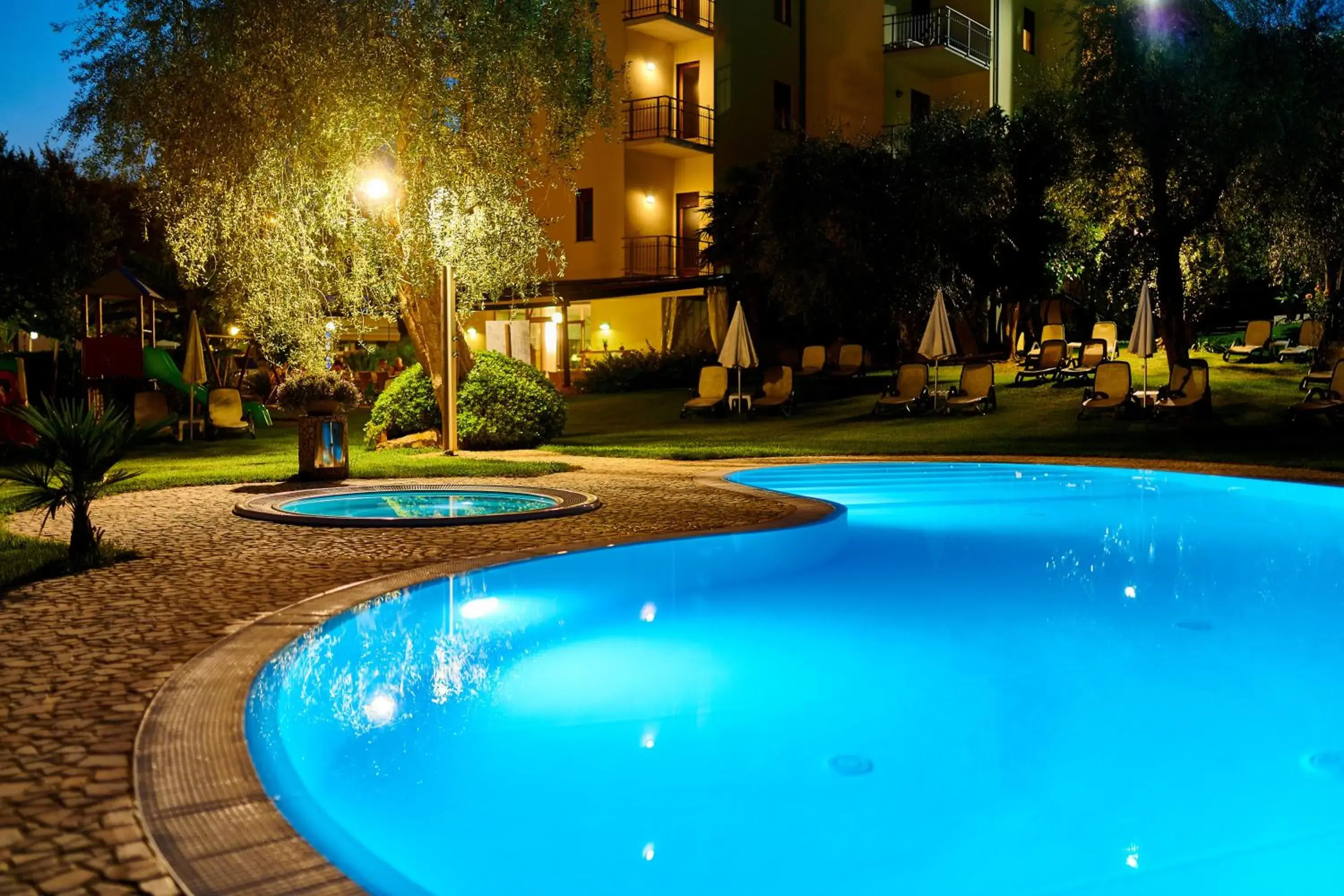Swimming Pool in Hotel Benacus Malcesine