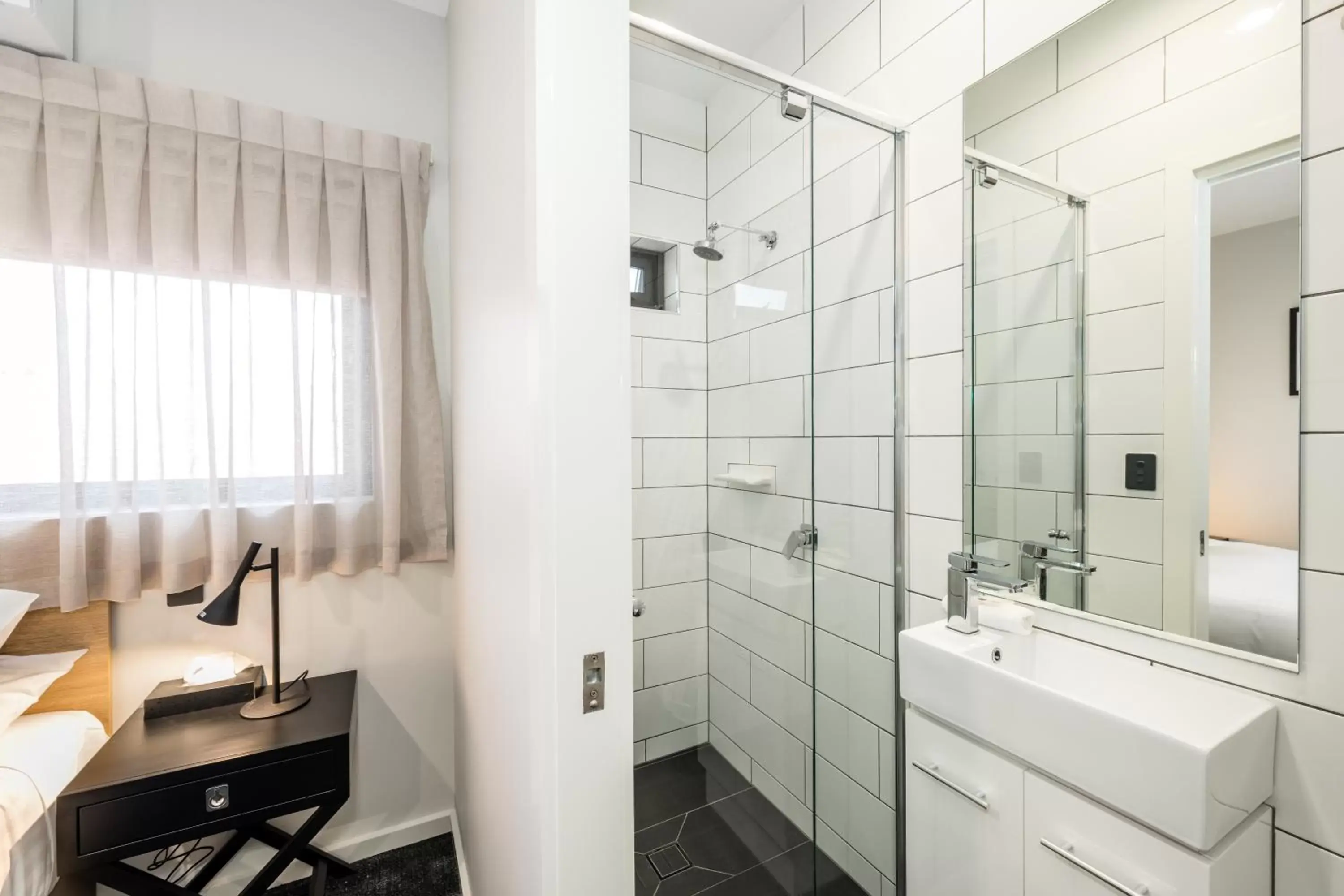 Bathroom in AVENUE MOTEL APARTMENTS