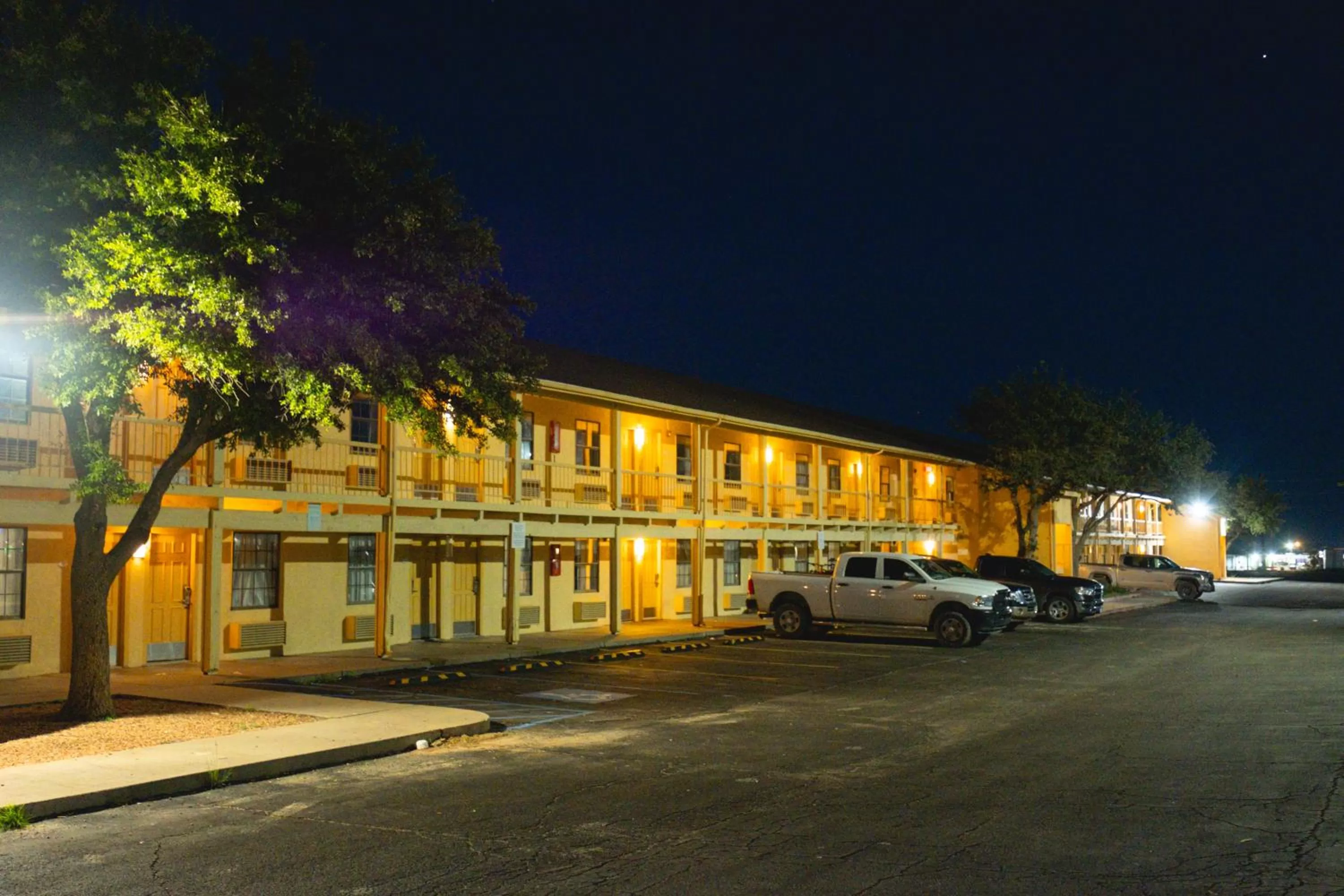 Property Building in BAYMONT BY WYNDHAM