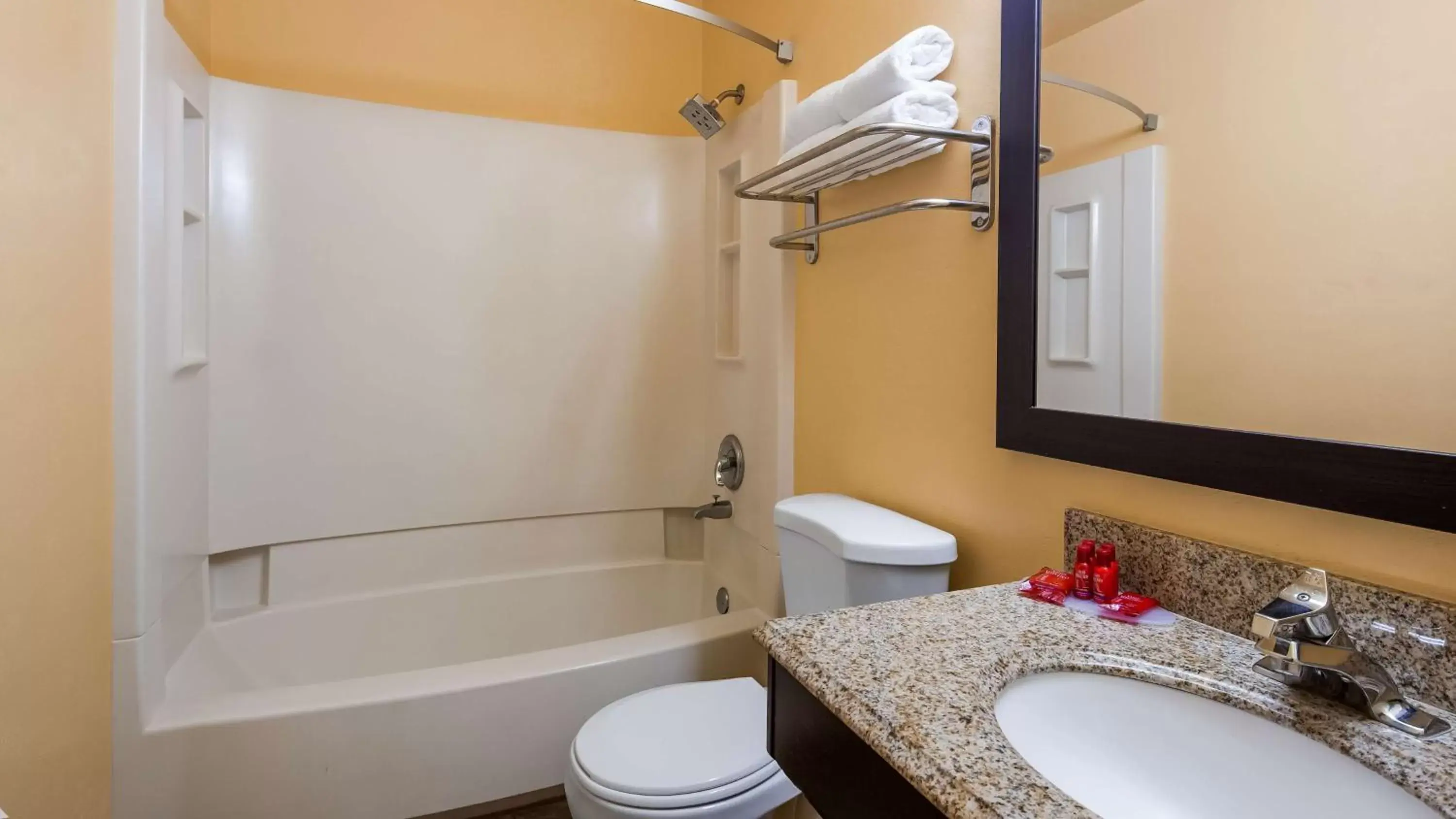 Bathroom in SureStay Hotel by Best Western Ellensburg