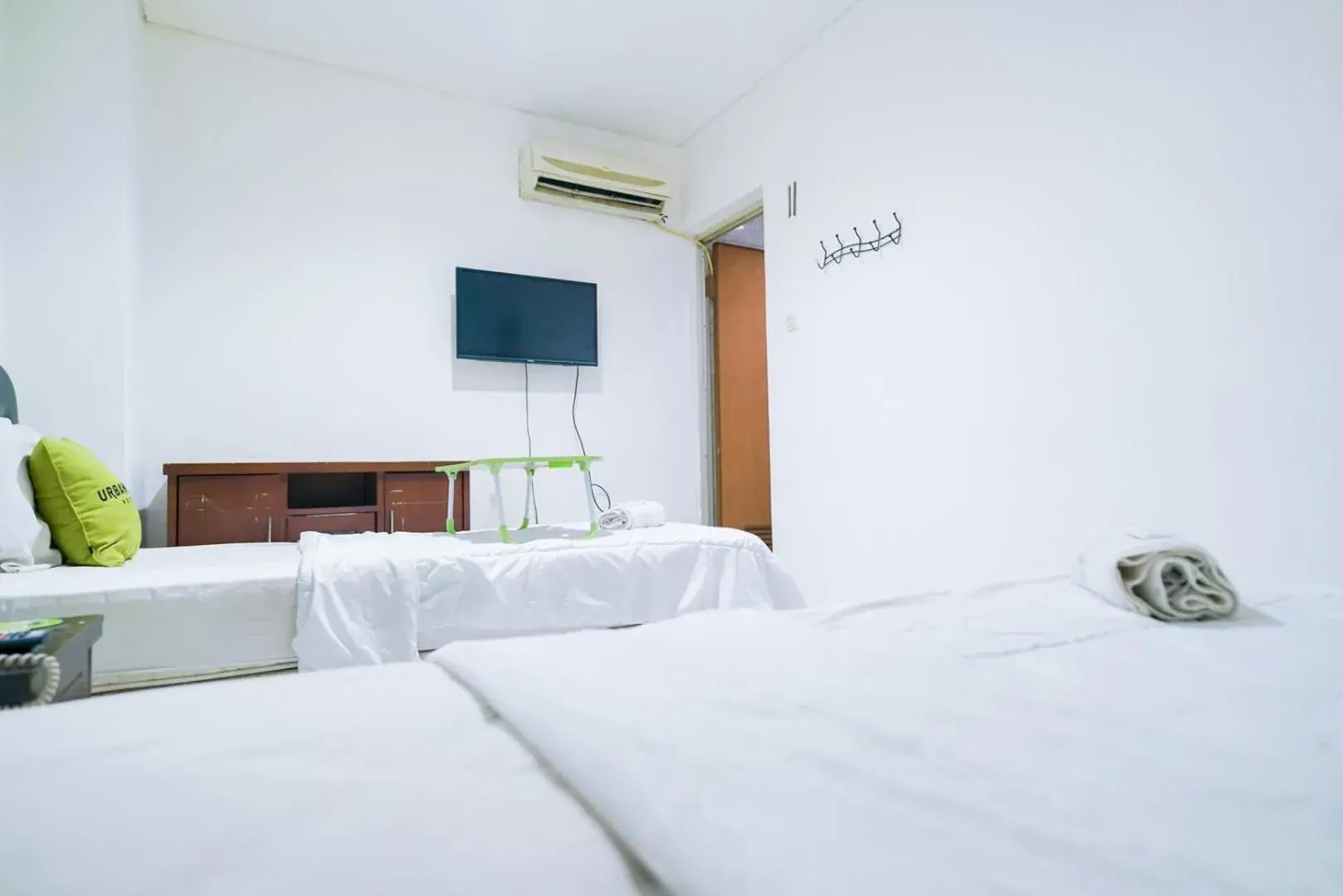 Bedroom, Bed in Urbanview Hotel Bes Mangga Besar