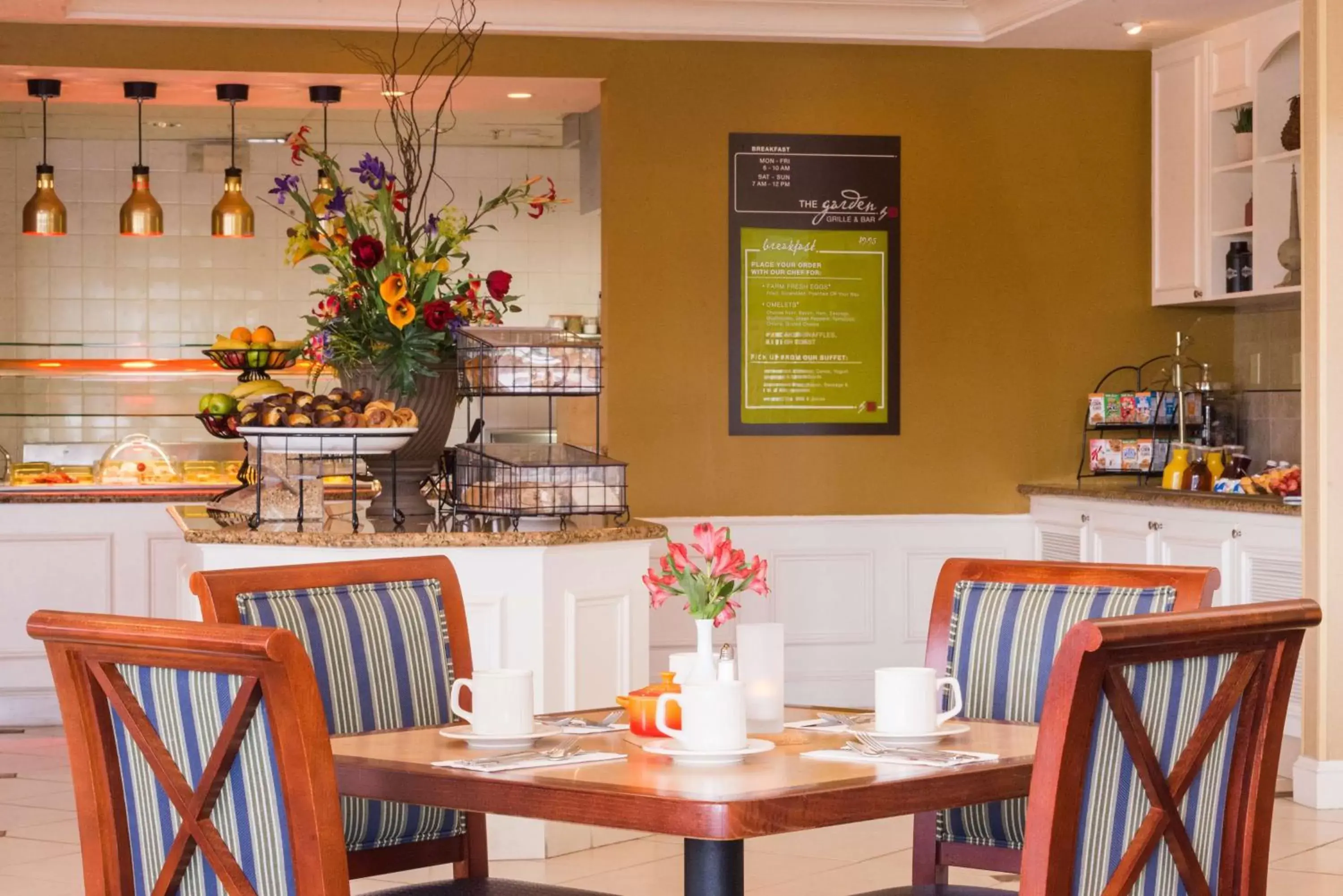 Dining area, Restaurant/Places to Eat in Hilton Garden Inn Meridian