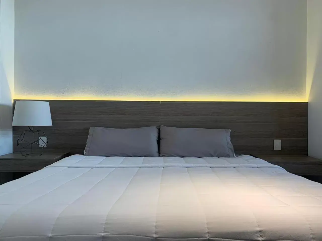 Bedroom, Bed in Hotel Blanco Pachuca