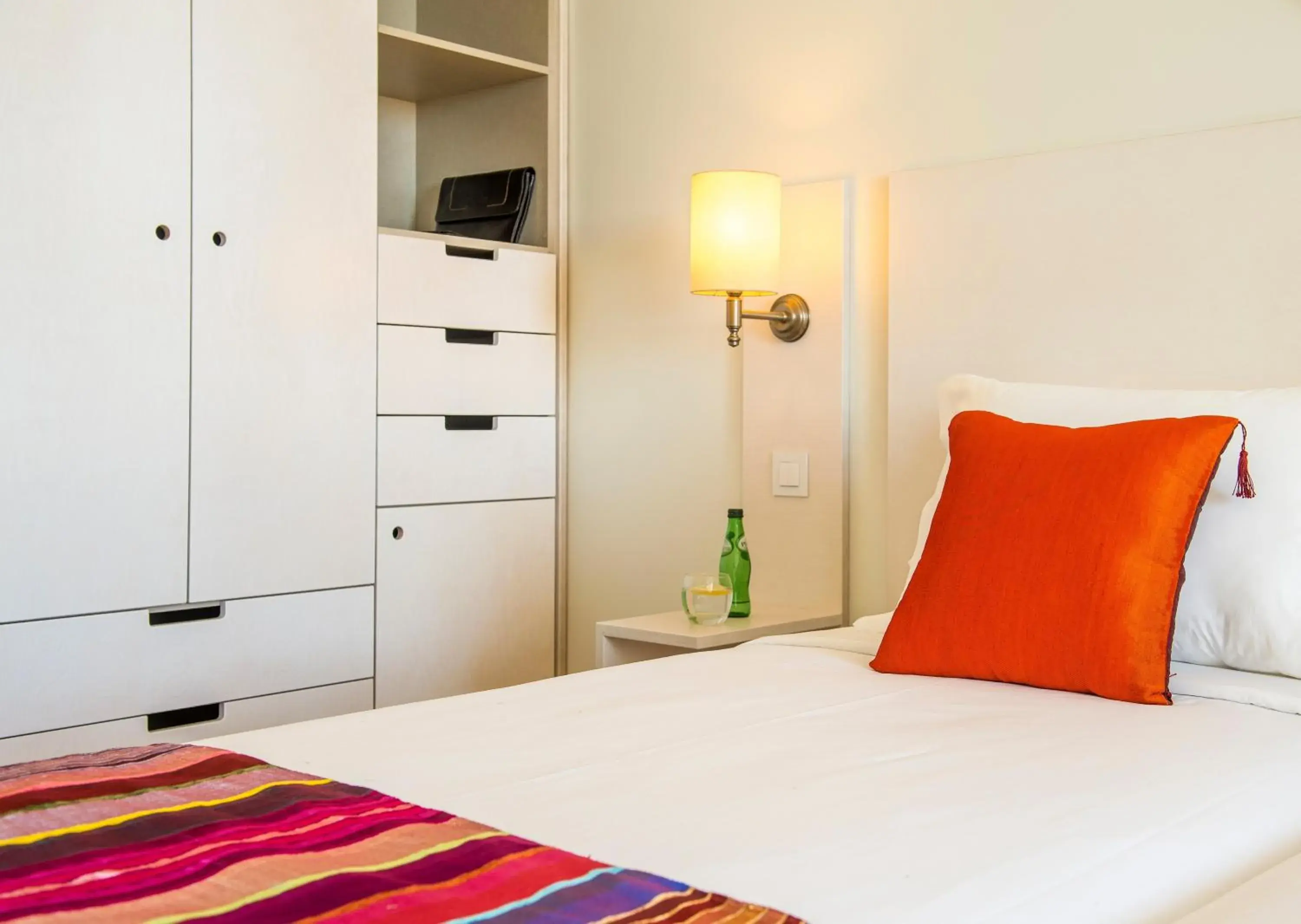 Bedroom, Bed in Hotel Londres Estoril / Cascais