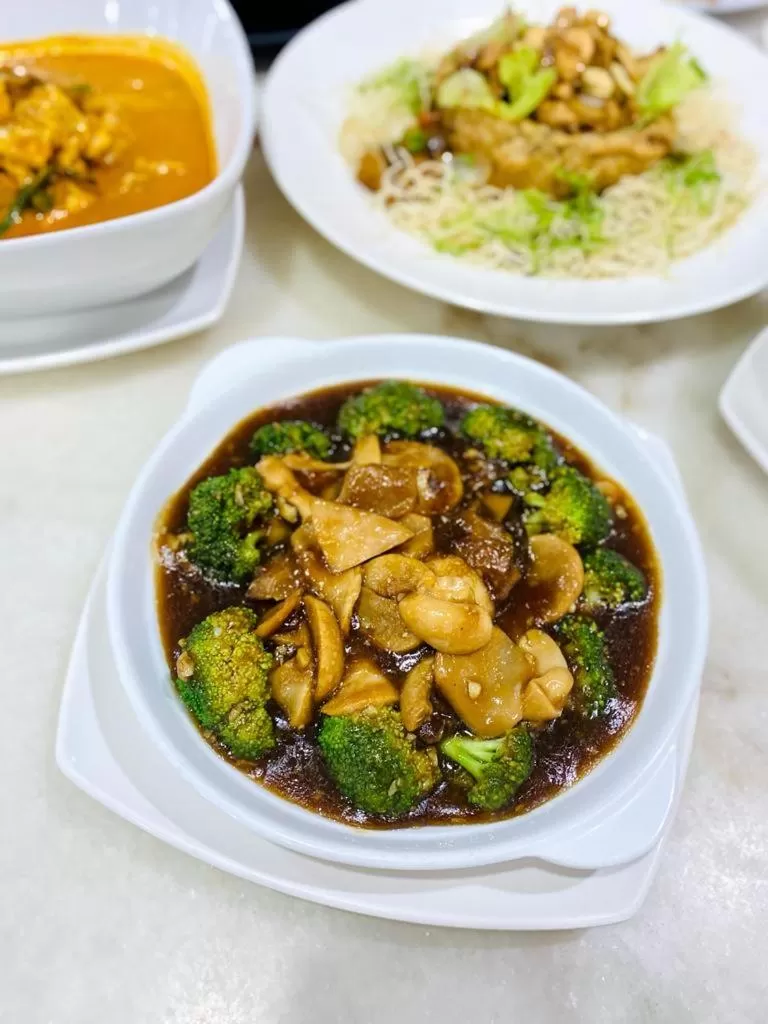 Restaurant/places to eat in Pantai Inn Kota Kinabalu