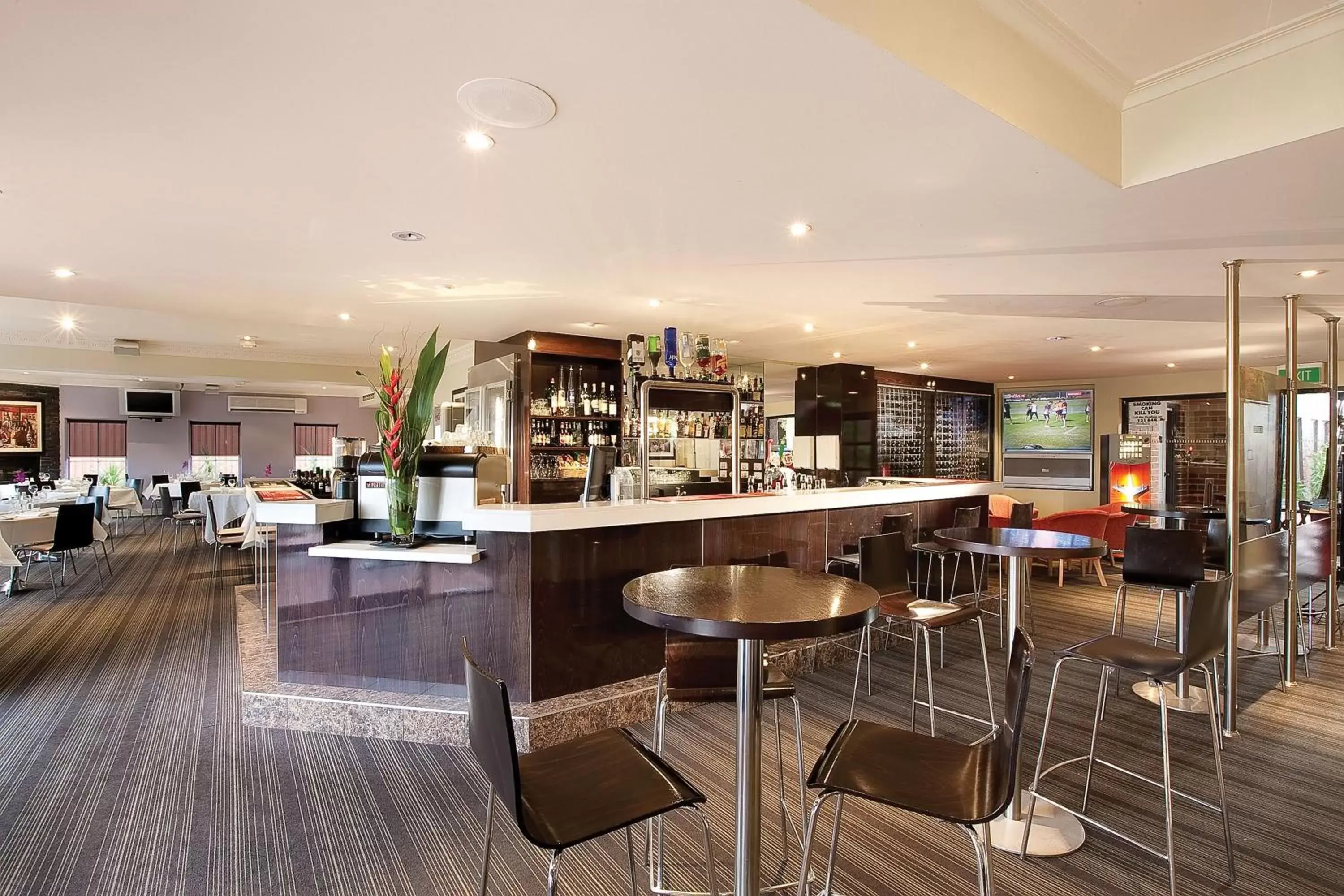 Restaurant/places to eat, Lounge/Bar in Best Western Plus Buckingham International