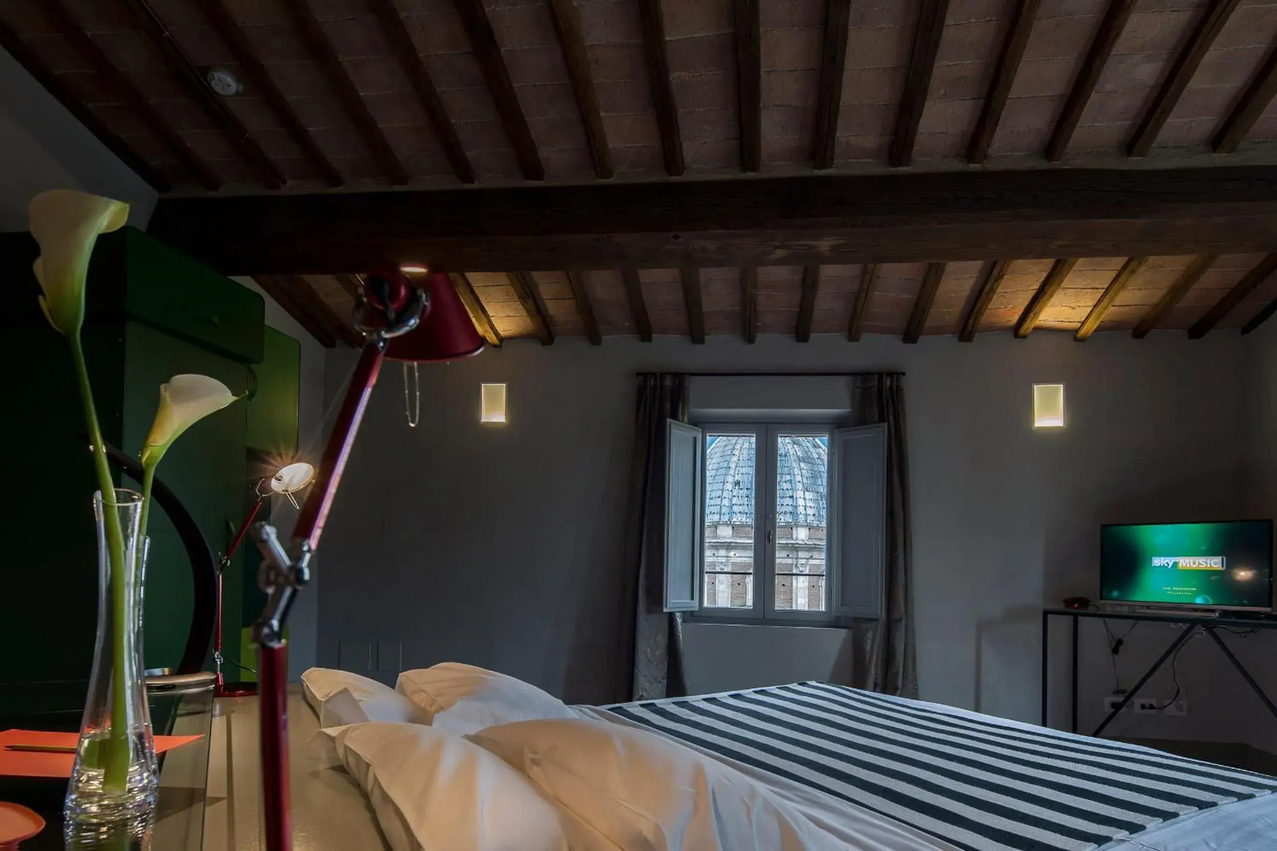 Bed in Palazzetto Rosso - Art Hotel