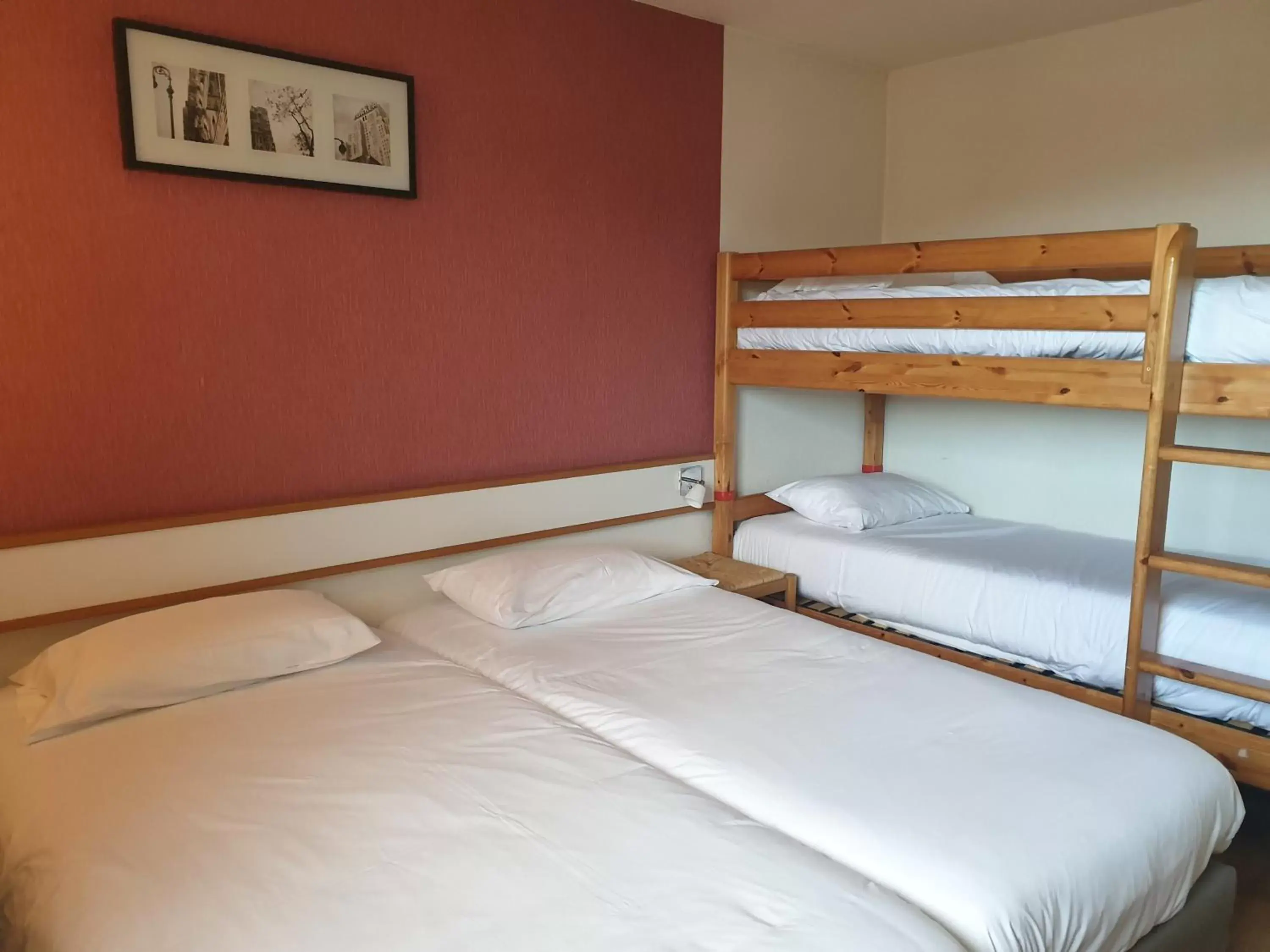 Photo of the whole room, Bunk Bed in HOTEL Chateau-Thierry Centre