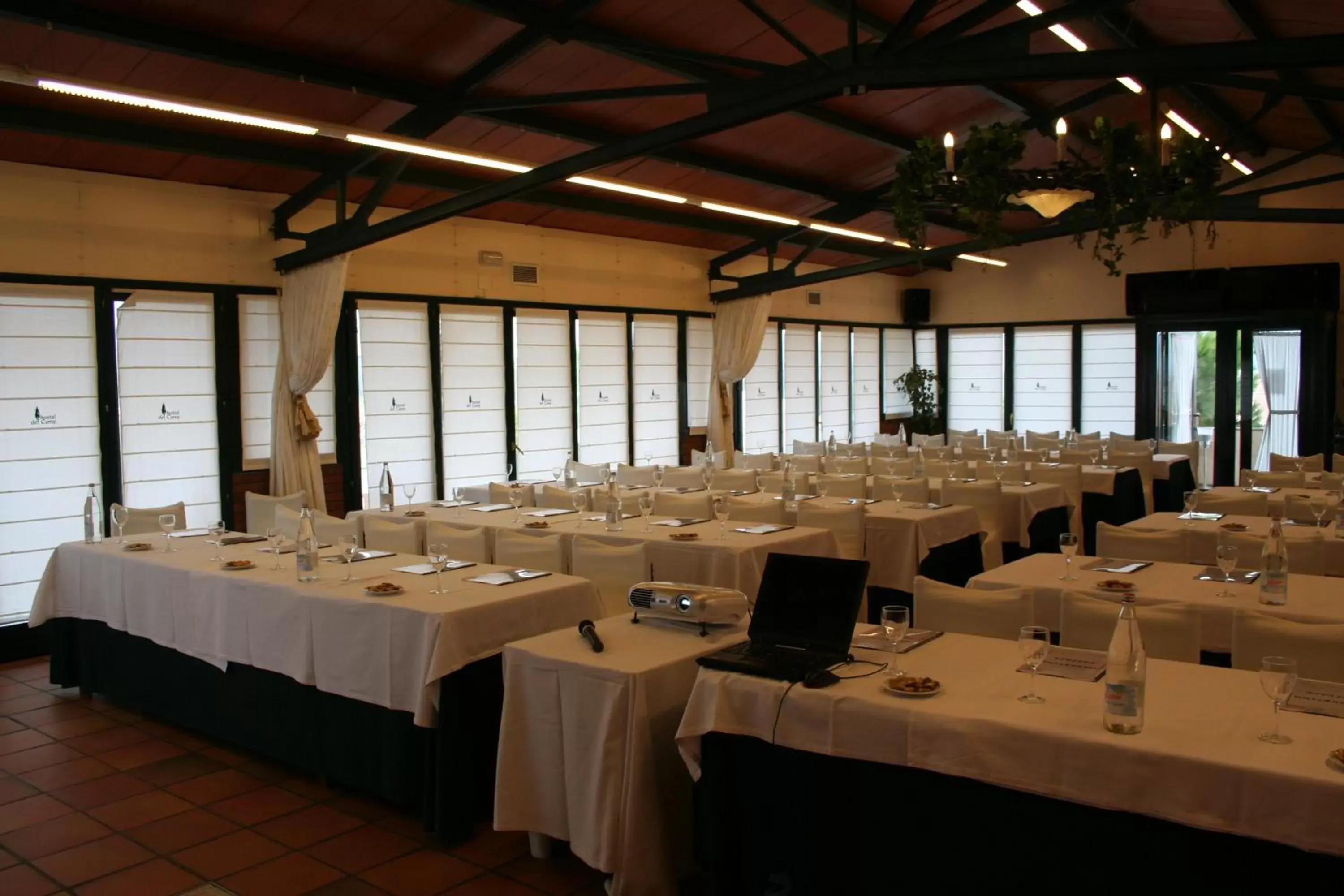 Business facilities, Banquet Facilities in Mas de la Sala