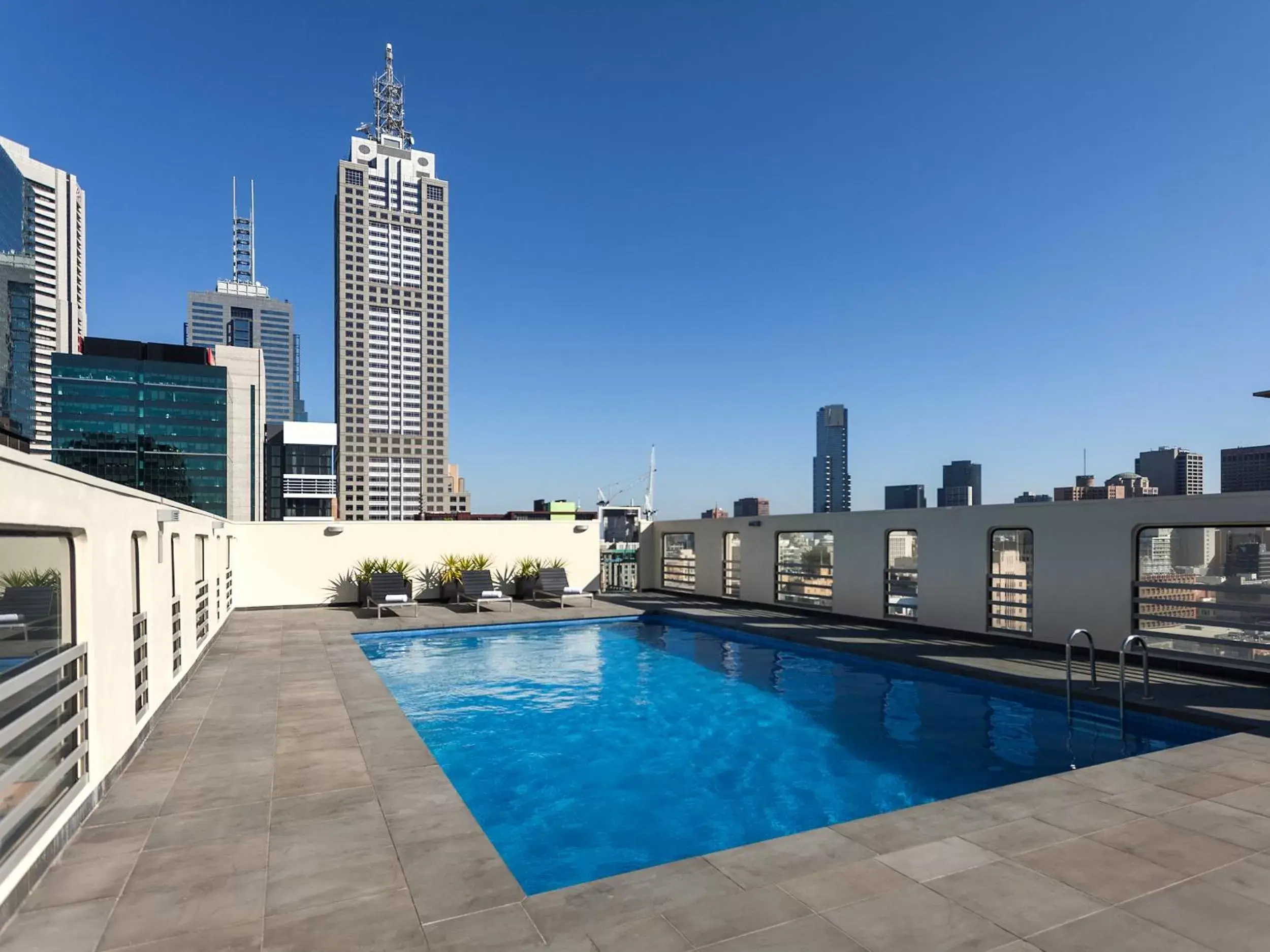 Swimming Pool in Hotel Grand Chancellor Melbourne