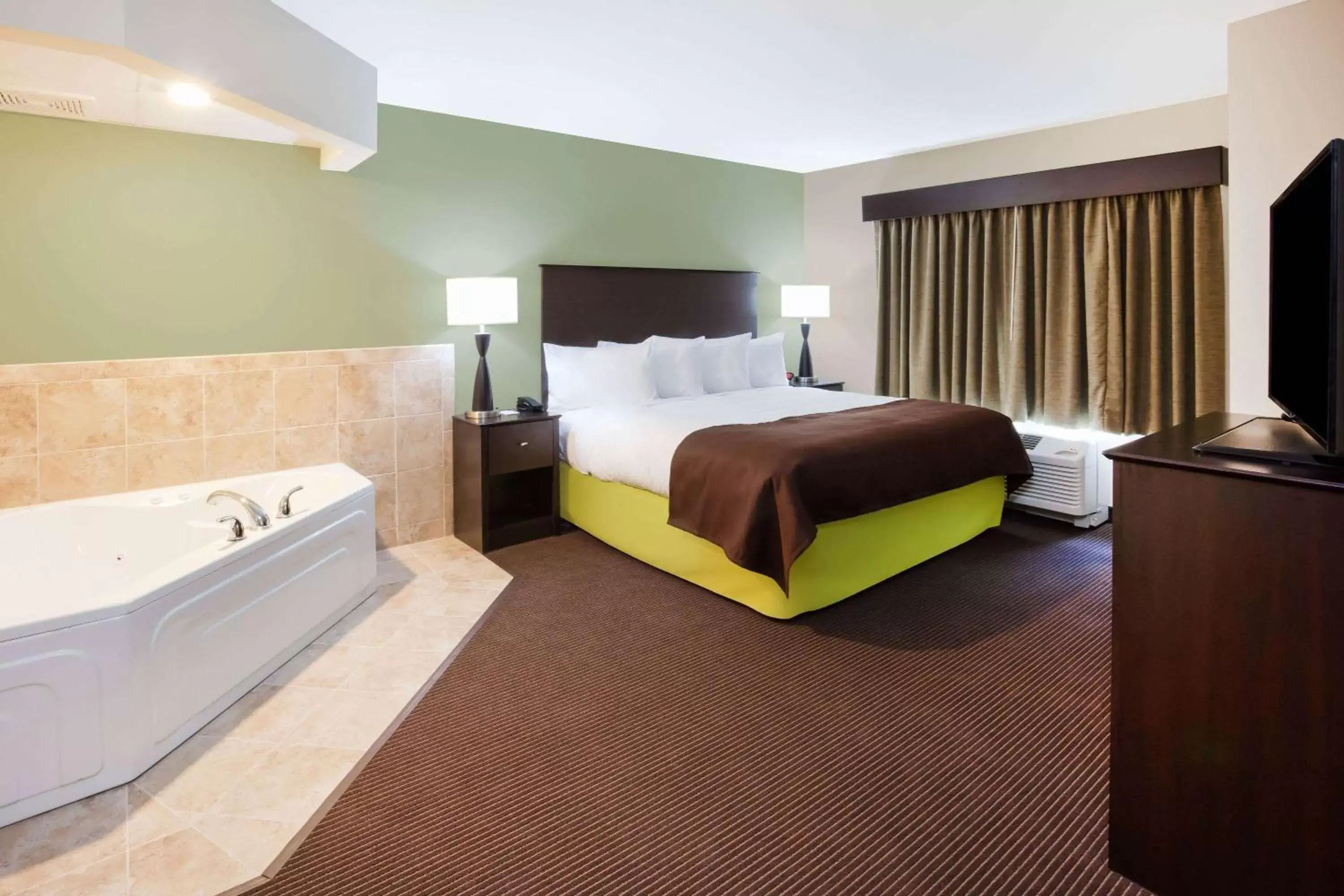 Photo of the whole room, Bed in AmericInn by Wyndham DeWitt Photo of the whole room, Bed in AmericInn by Wyndham DeWitt