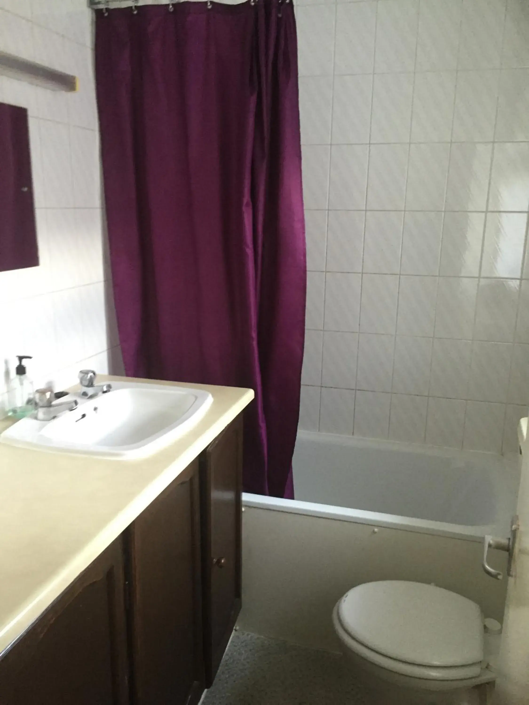 Bathroom in Colnbrook Lodge Guest House