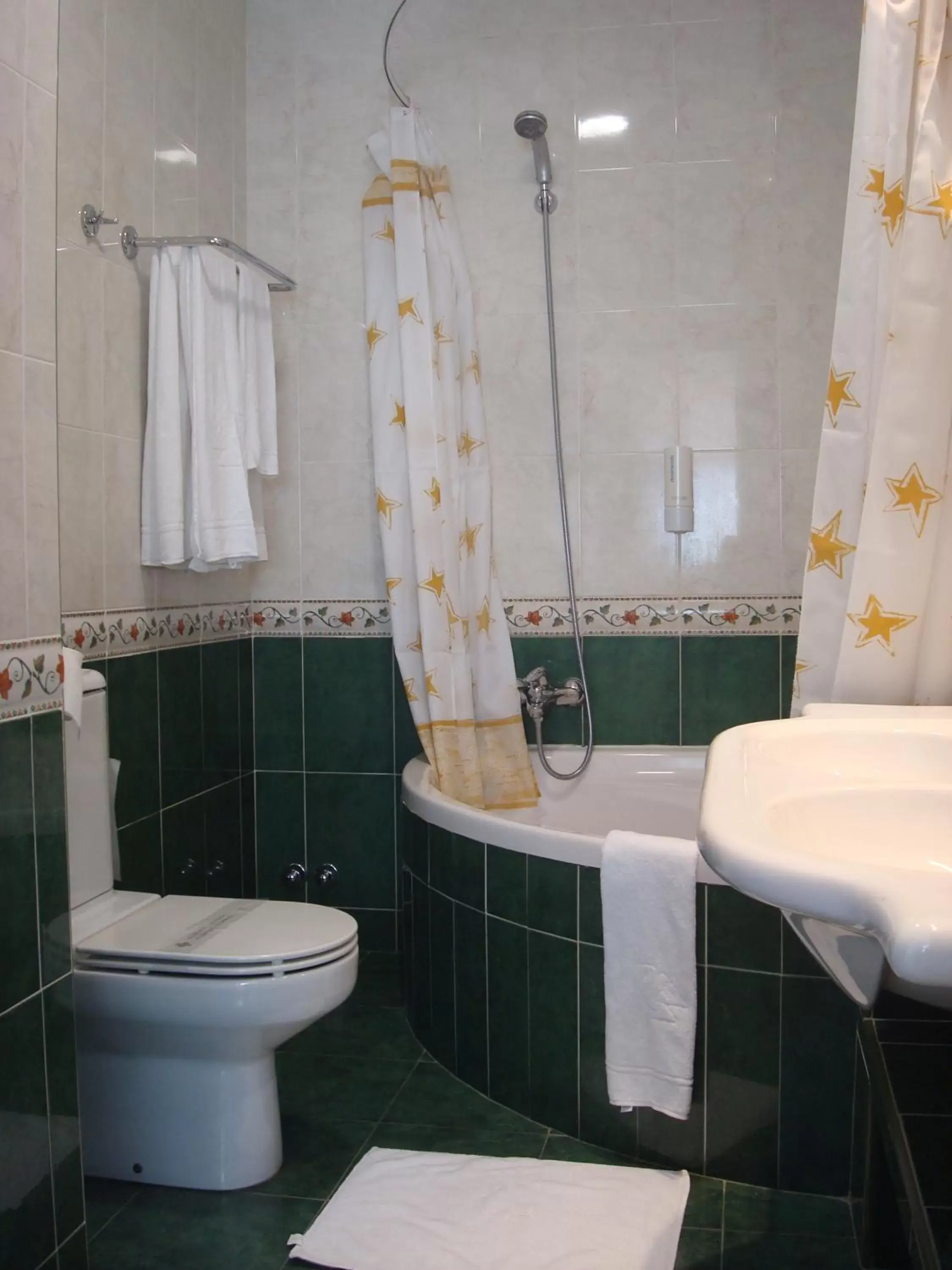 Bathroom in Hotel Centro Vitoria AutoCheckIn