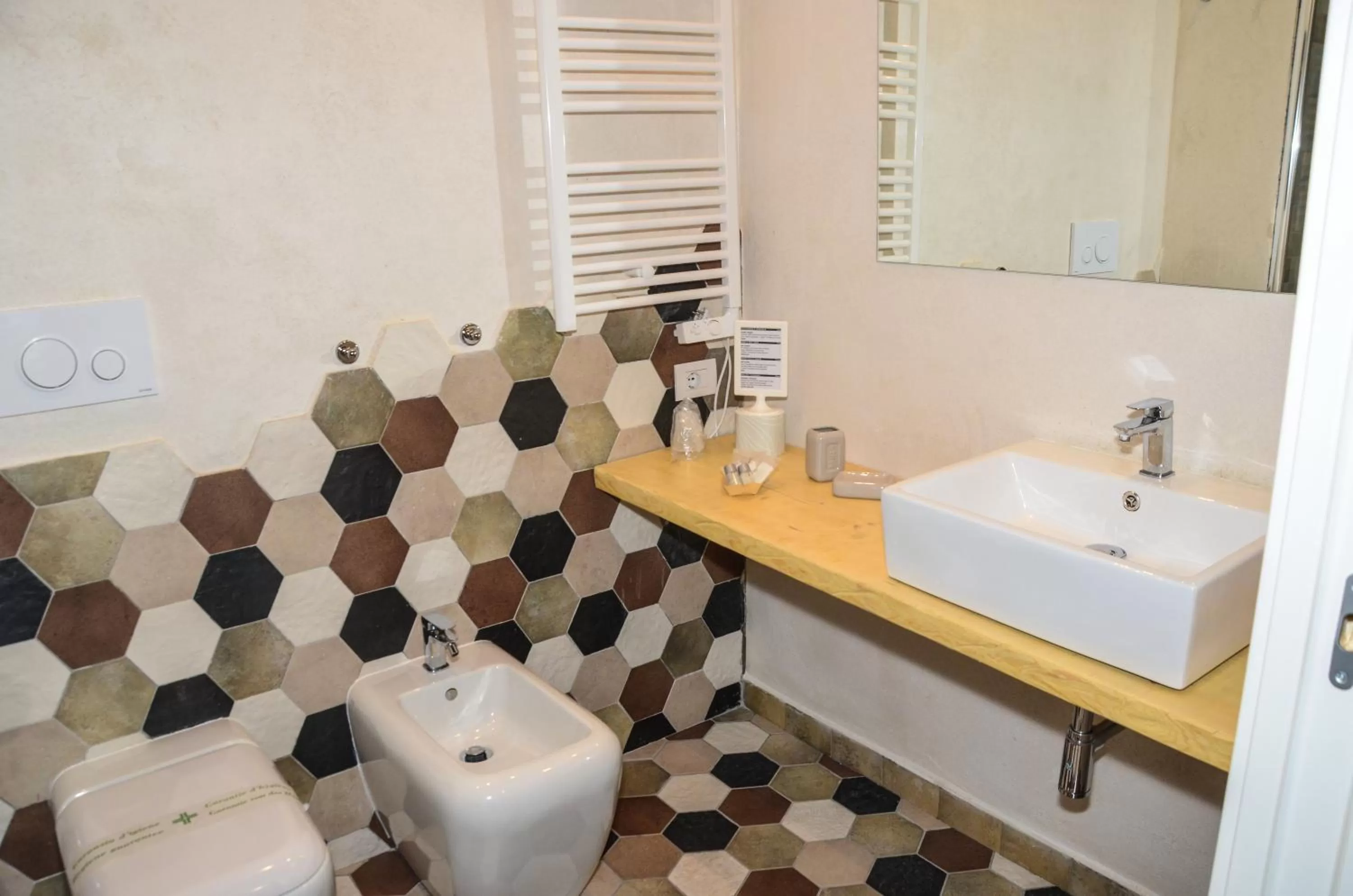 Bathroom in Vicoli di Napoli B&B