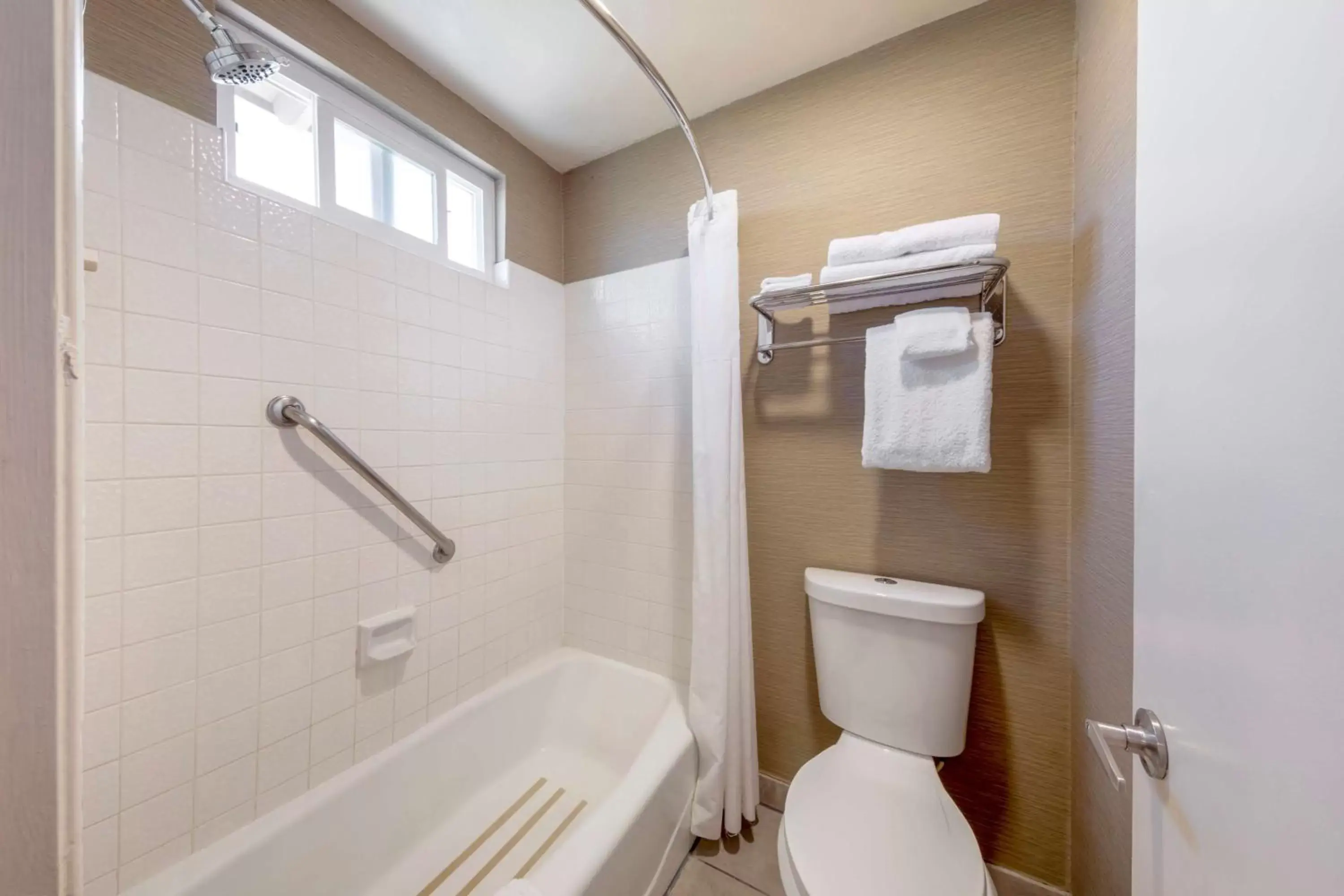 Bathroom in Best Western La Posada Motel