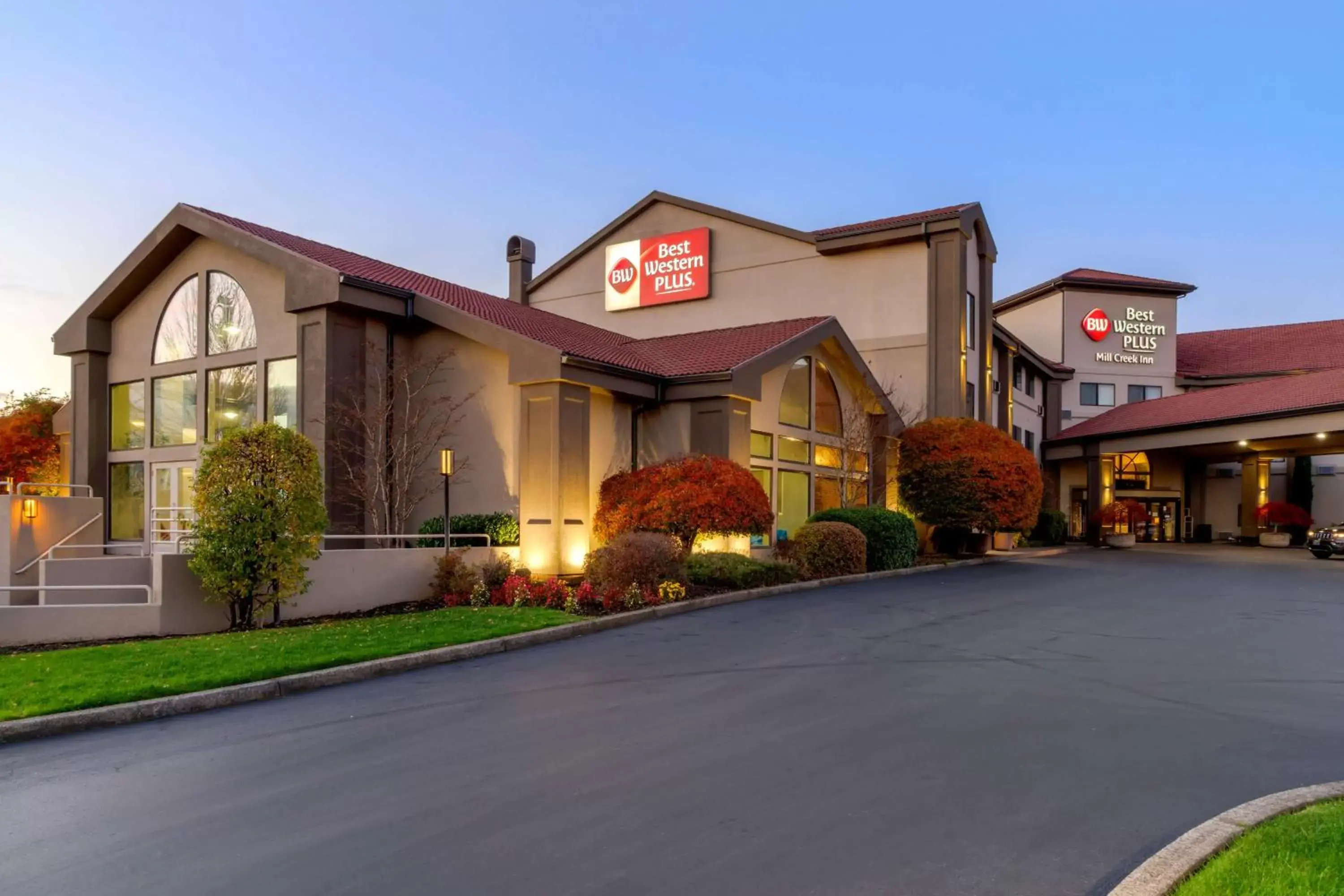 Property Building in Best Western Plus Mill Creek Inn