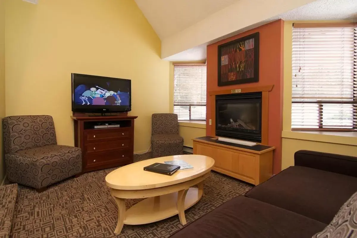 Living room, TV/Entertainment Center in Mountain Side Hotel Whistler by Executive