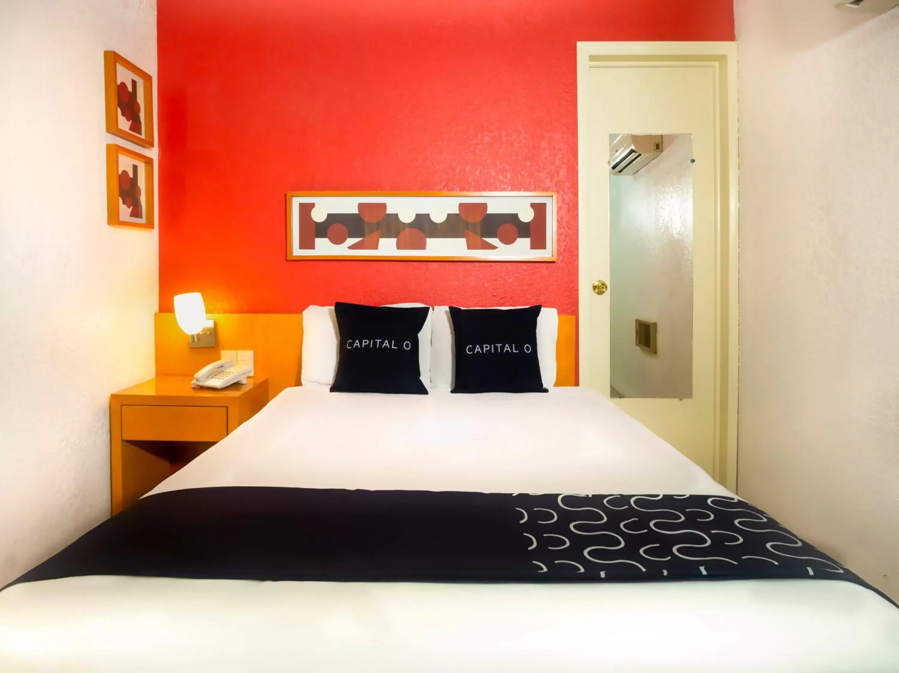 Bedroom, Bed in Hotel Regis