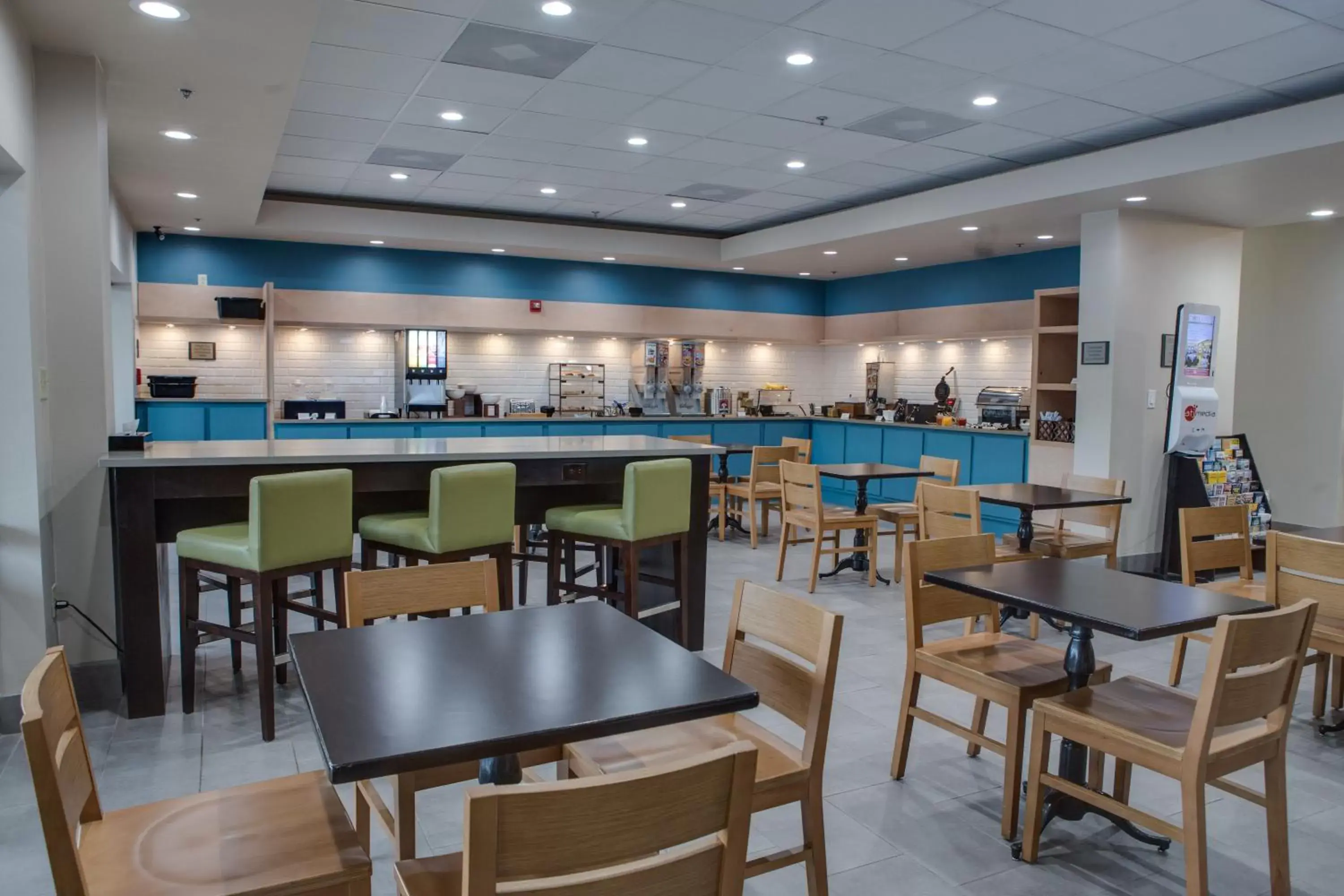 Lobby or reception, Restaurant/Places to Eat in Country Inn & Suites by Radisson, Harlingen, TX
