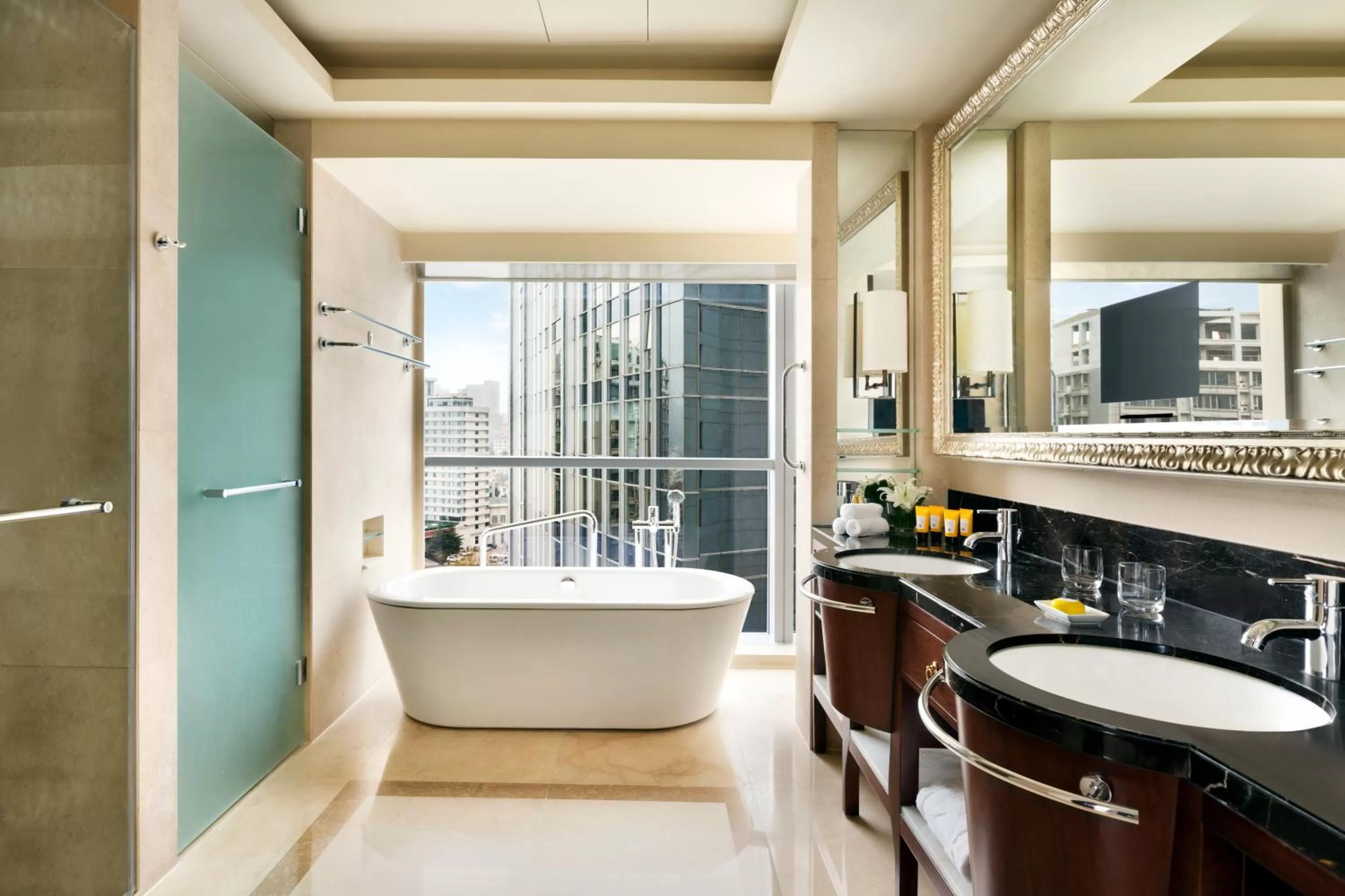 Hot Tub in Shangri-La Qingdao - May Fourth Square